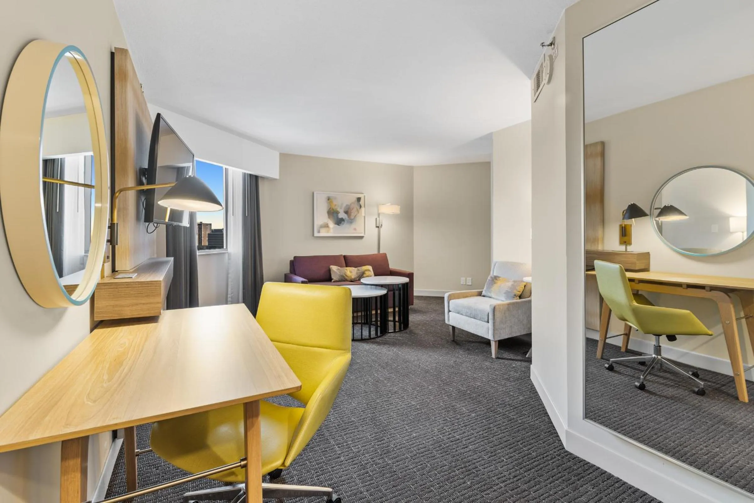 Living room in Crowne Plaza Houston Med Ctr-Galleria Area by IHG