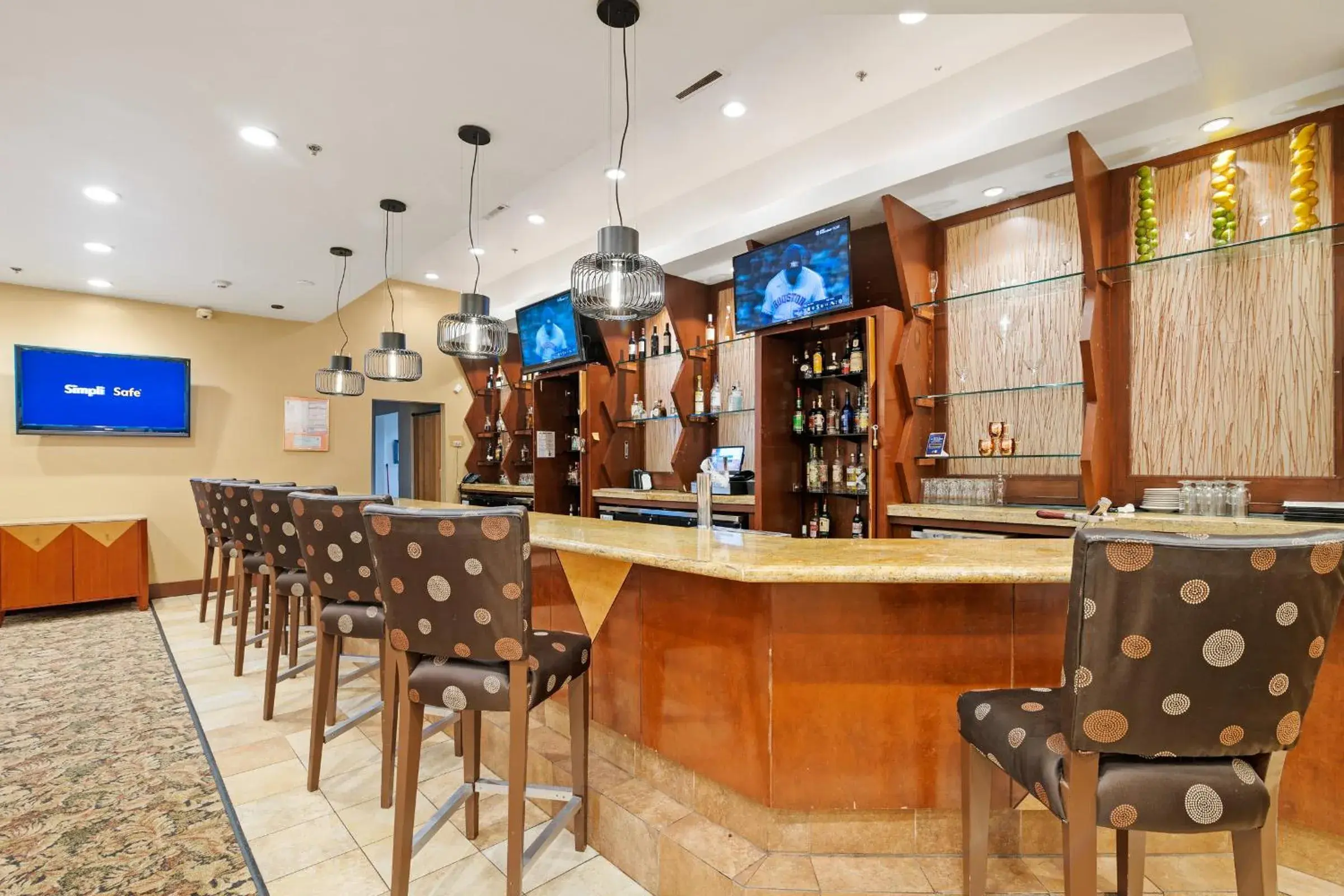 Lounge or bar in Crowne Plaza Houston Med Ctr-Galleria Area by IHG Lounge or bar in Crowne Plaza Houston Med Ctr-Galleria Area by IHG