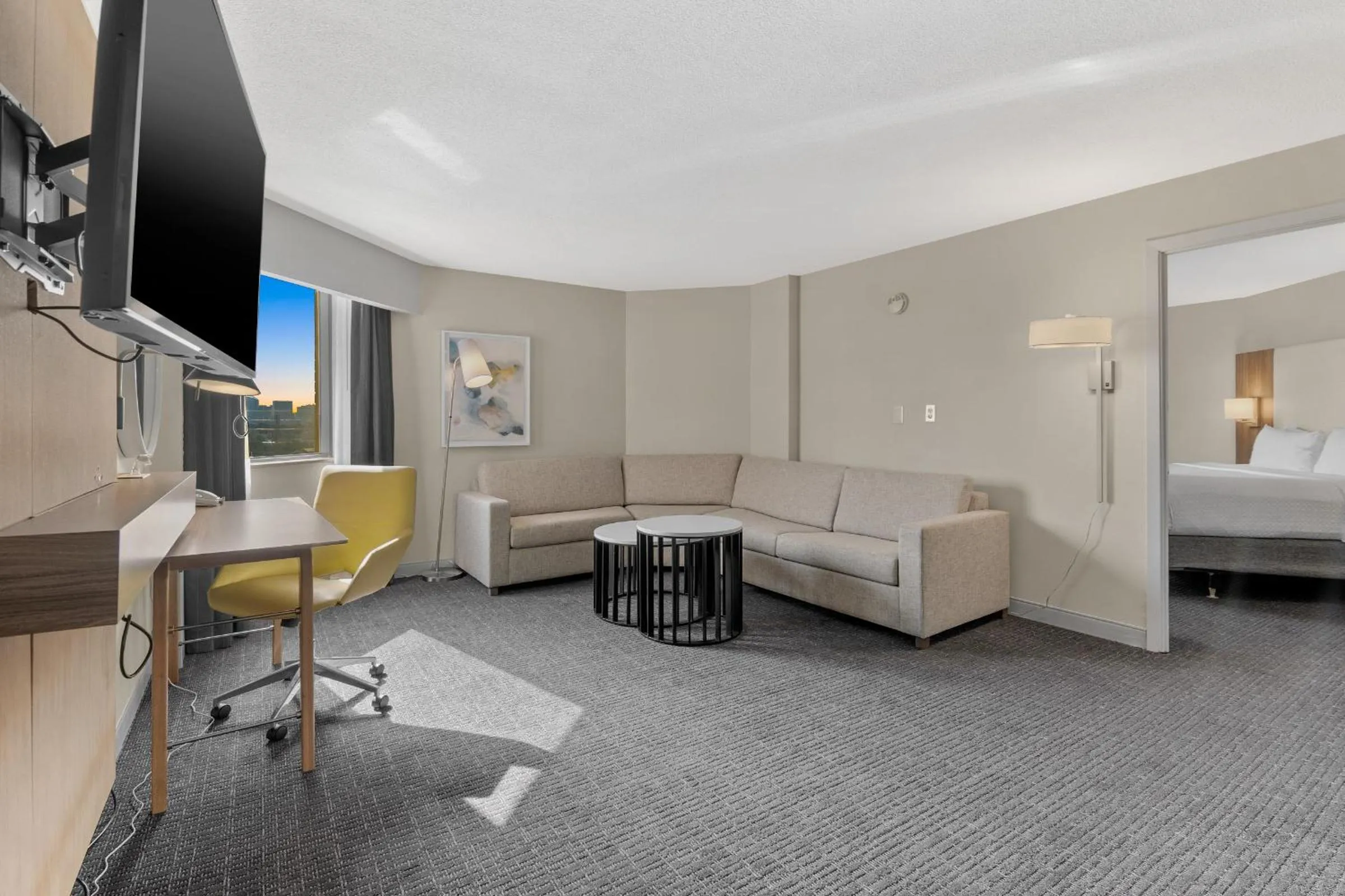 Living room in Crowne Plaza Houston Med Ctr-Galleria Area by IHG