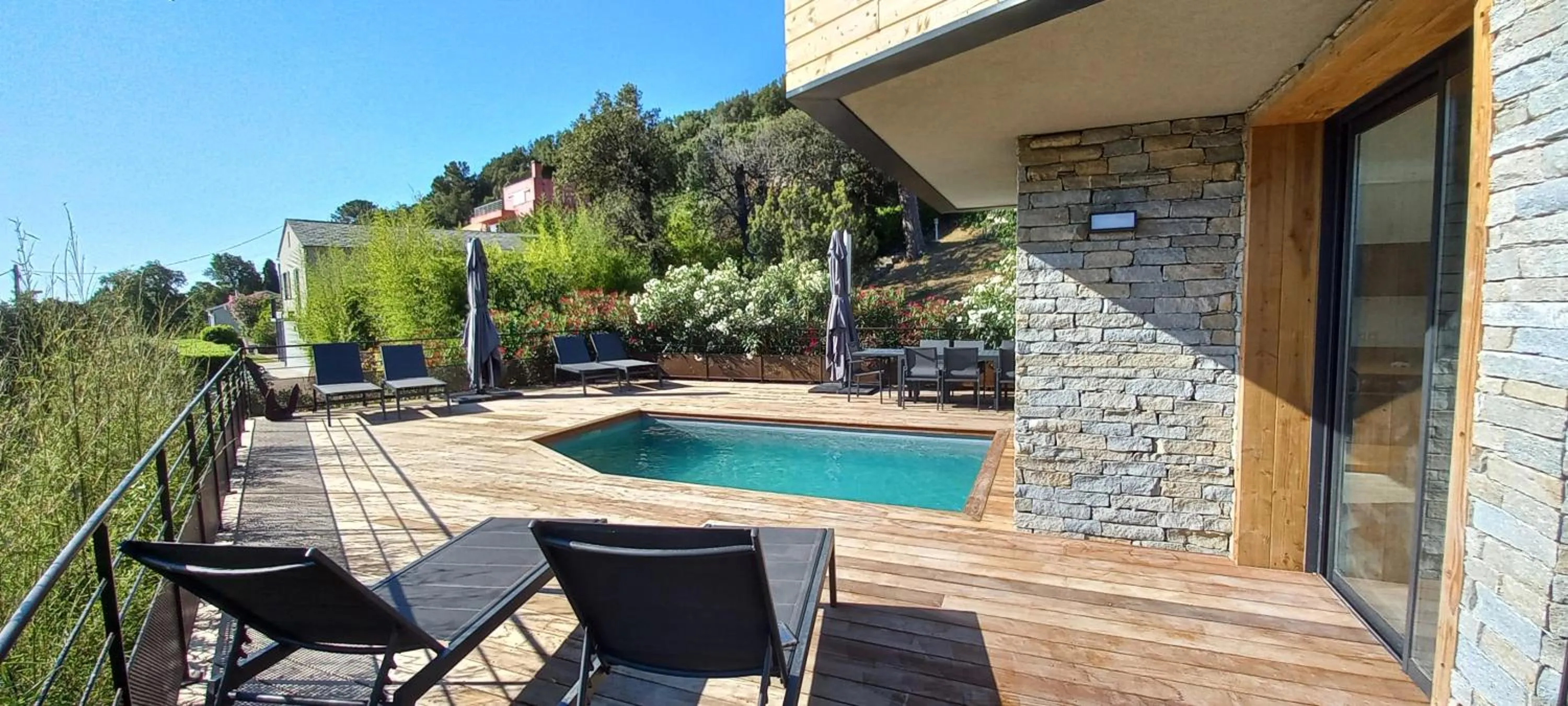 Patio in Suites in Erbalunga