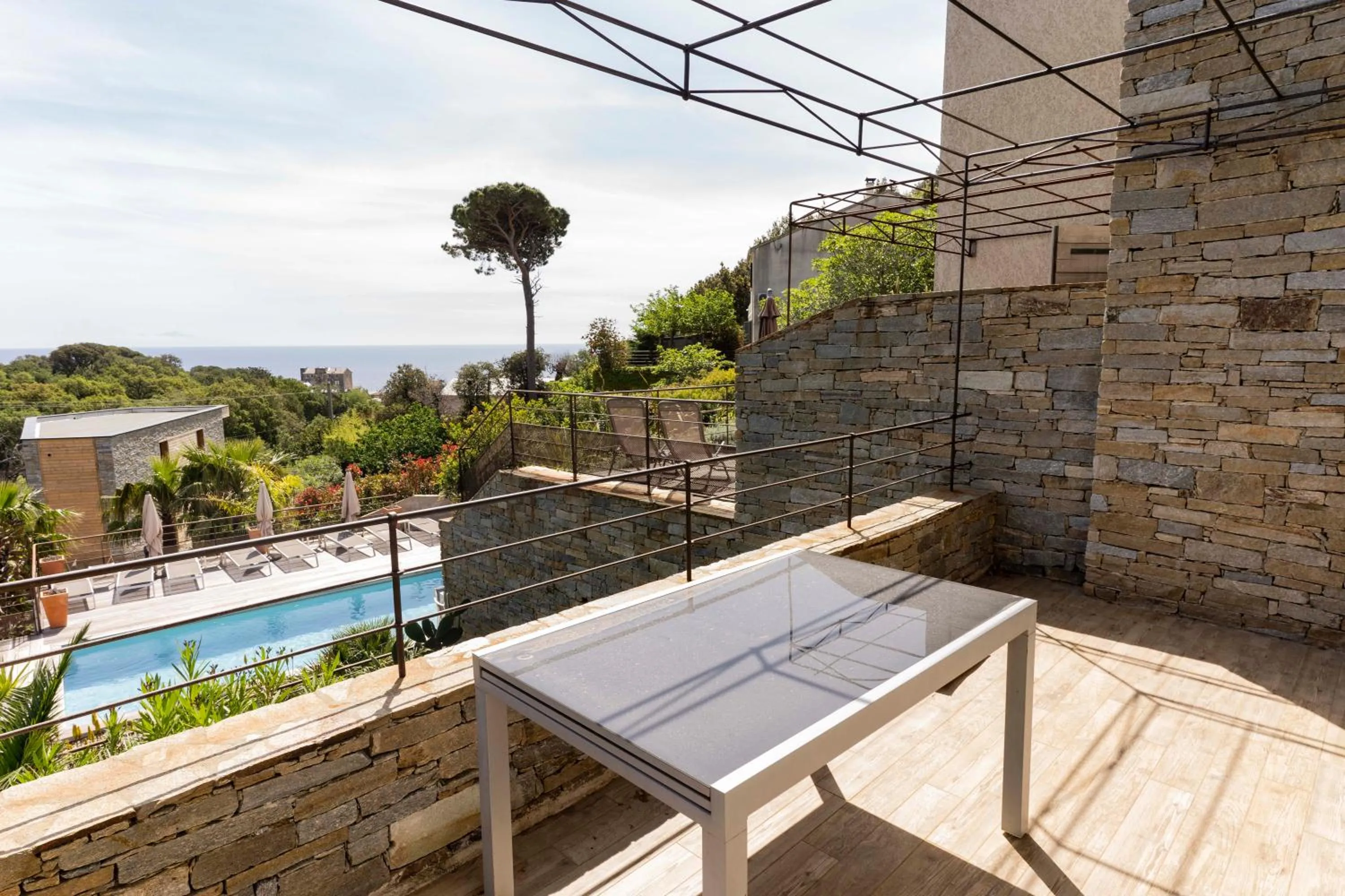 Patio in Suites in Erbalunga