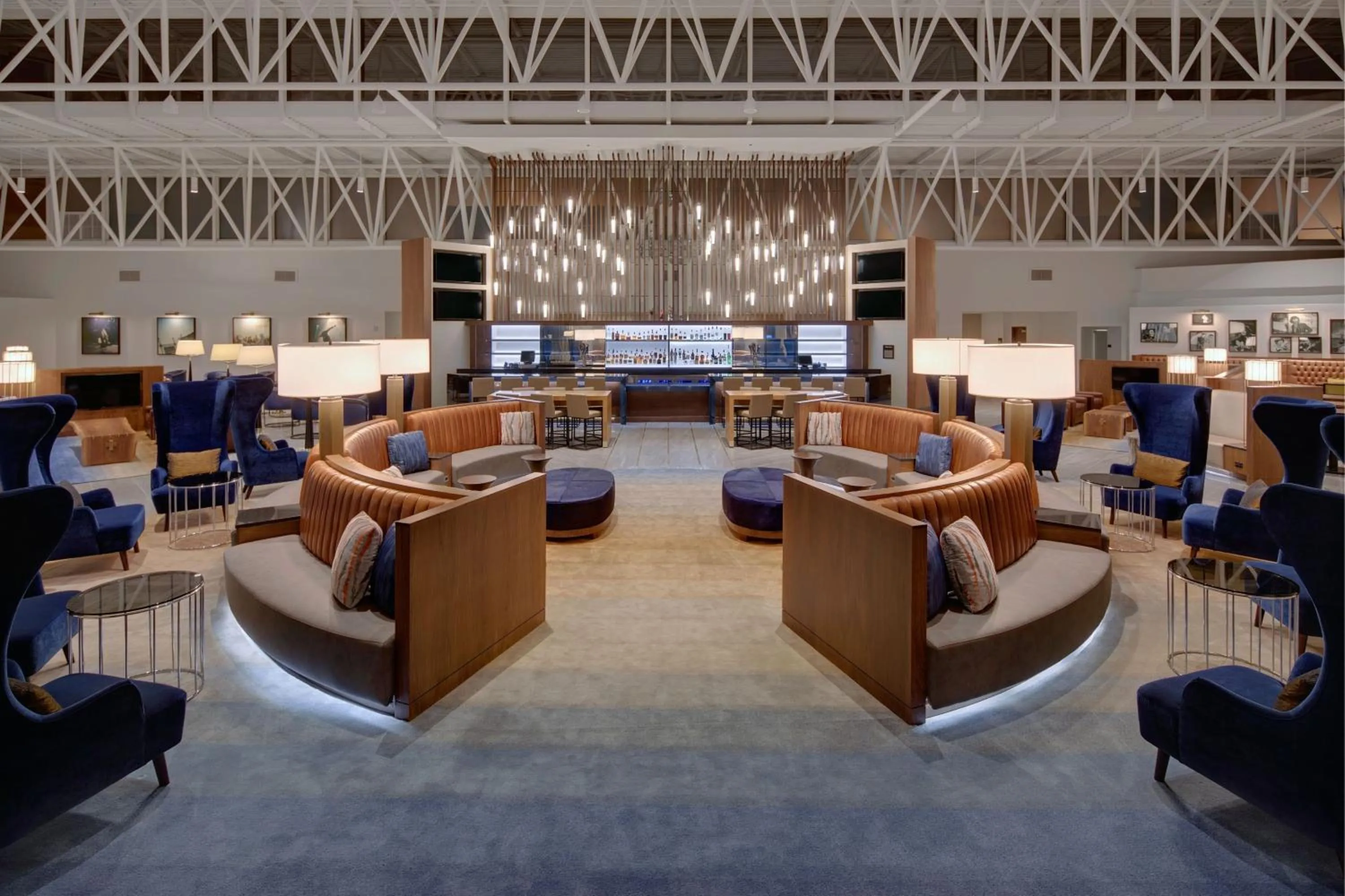 Lounge or bar in Hilton Nashville Airport