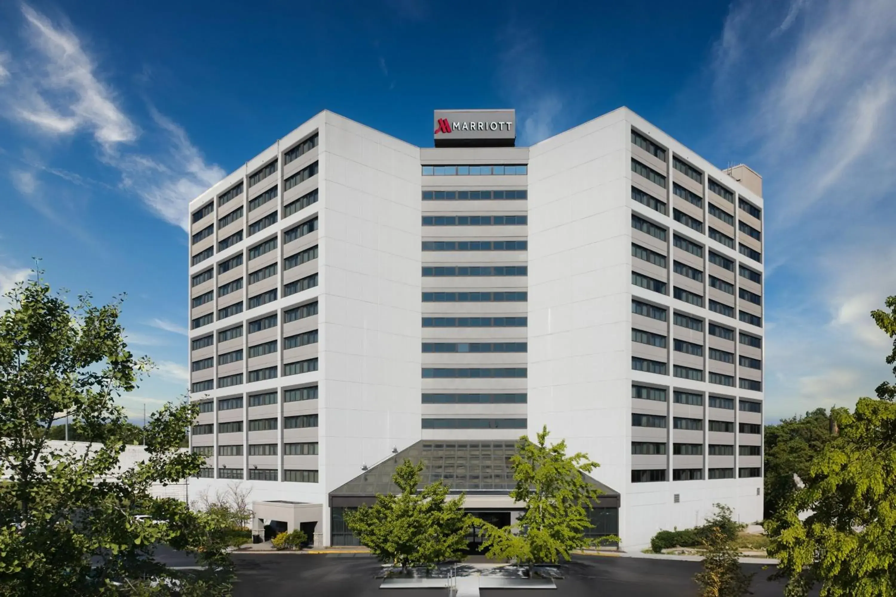 Property building in Hilton Nashville Airport Property building in Hilton Nashville Airport