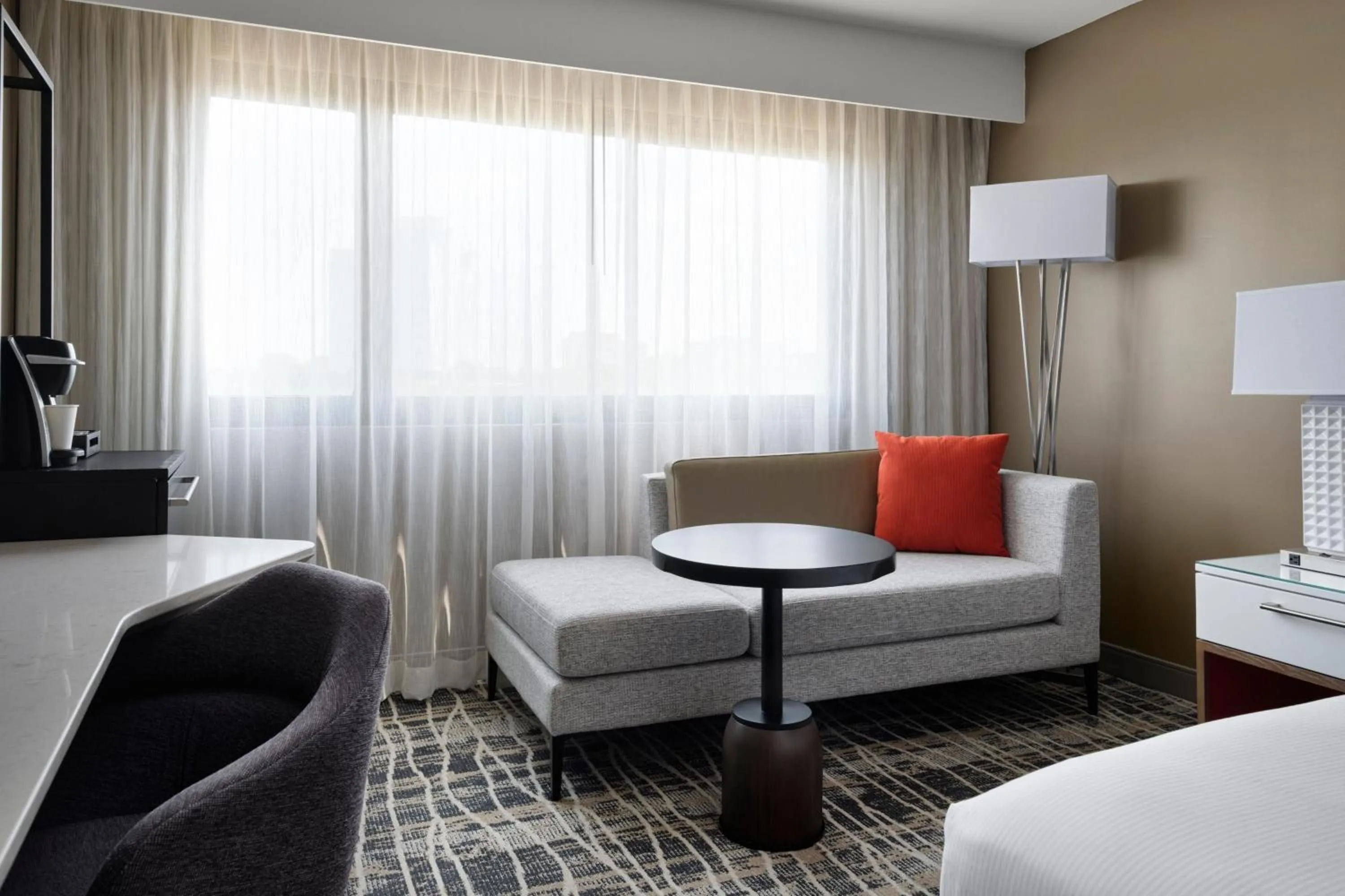 Photo of the whole room, Bed in Hilton Nashville Airport