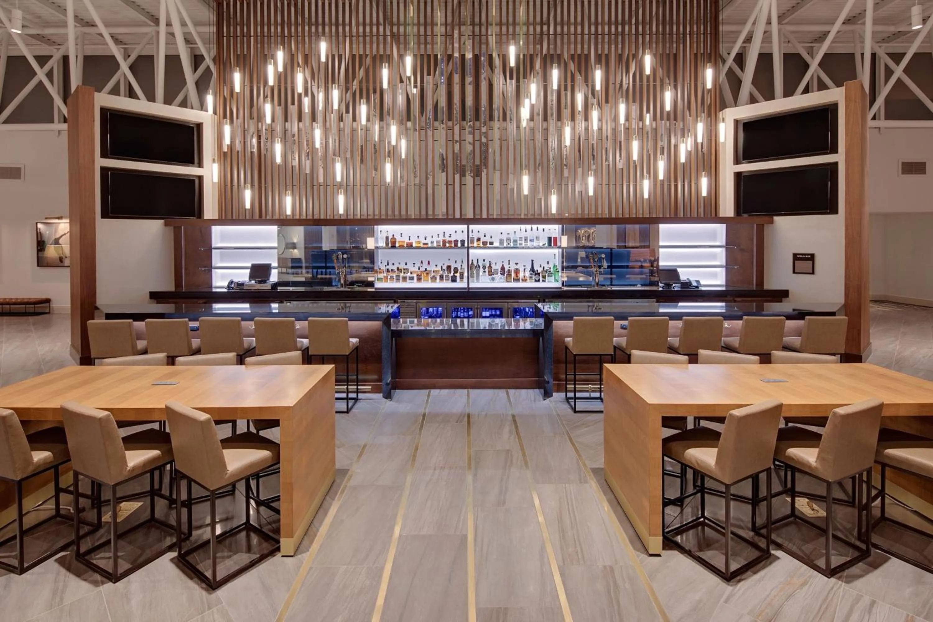 Lounge or bar in Hilton Nashville Airport