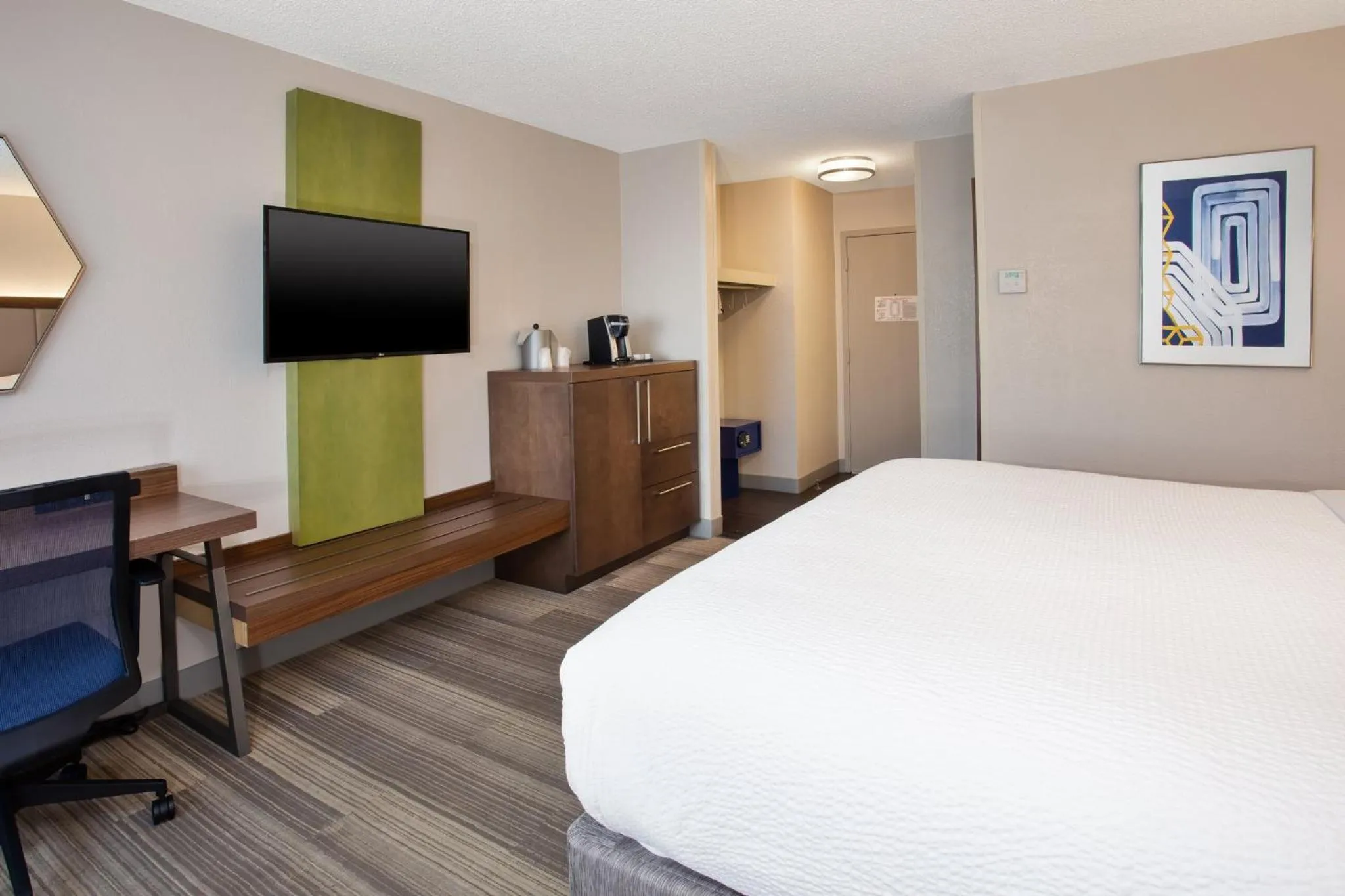 Photo of the whole room, Bed in Holiday Inn Express Nashville Airport by IHG