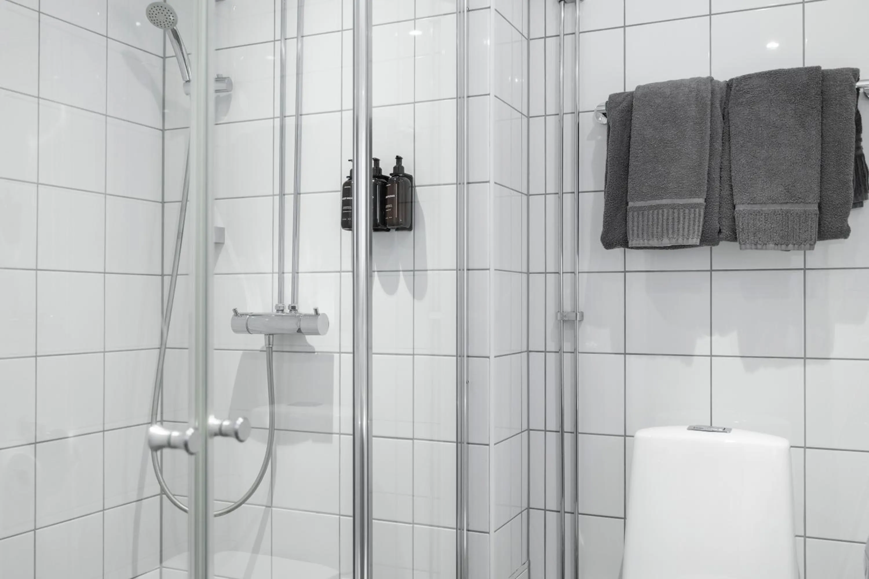 Shower in Home Hotel Majoren