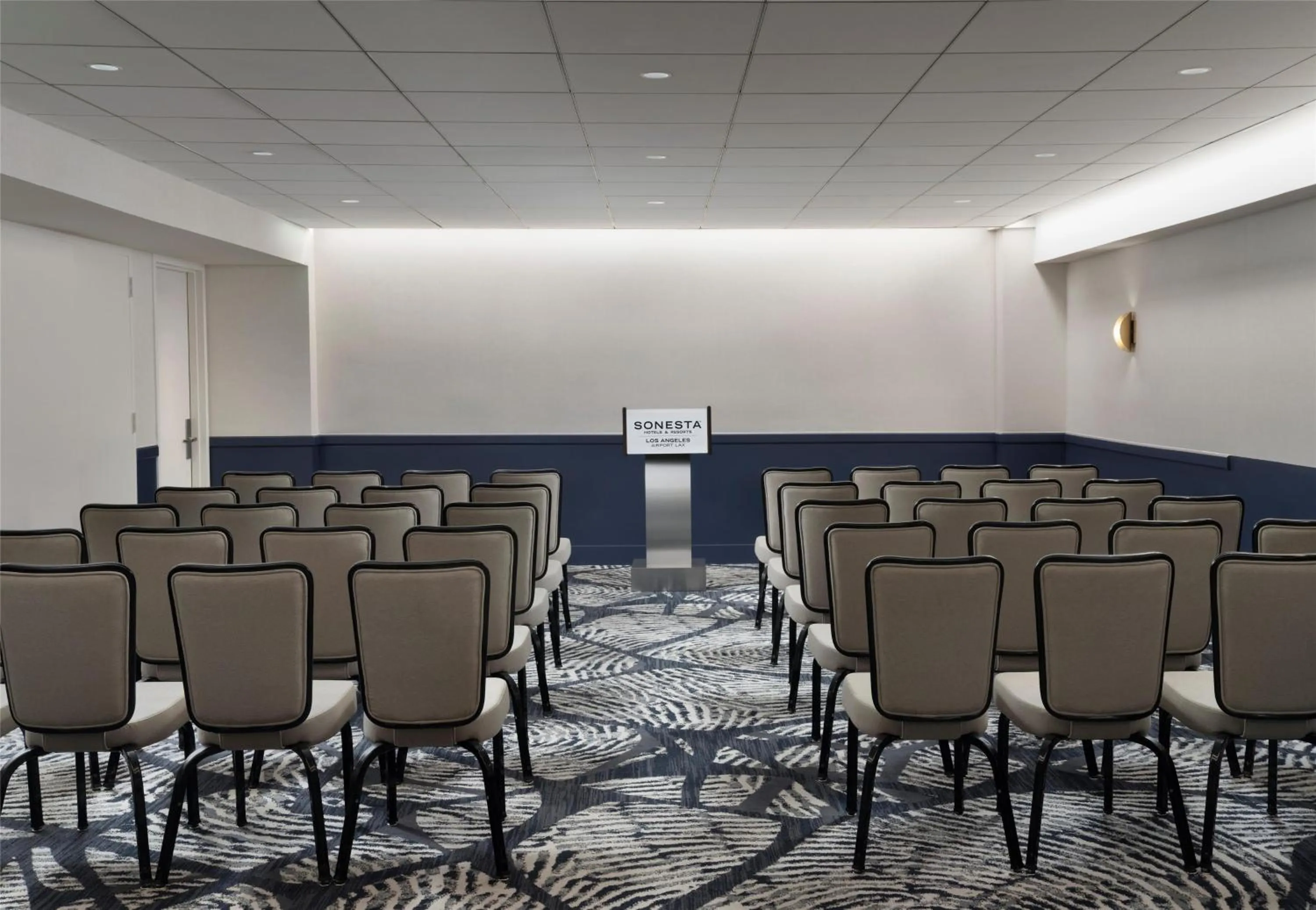 Meeting/conference room in Sonesta Los Angeles Airport LAX
