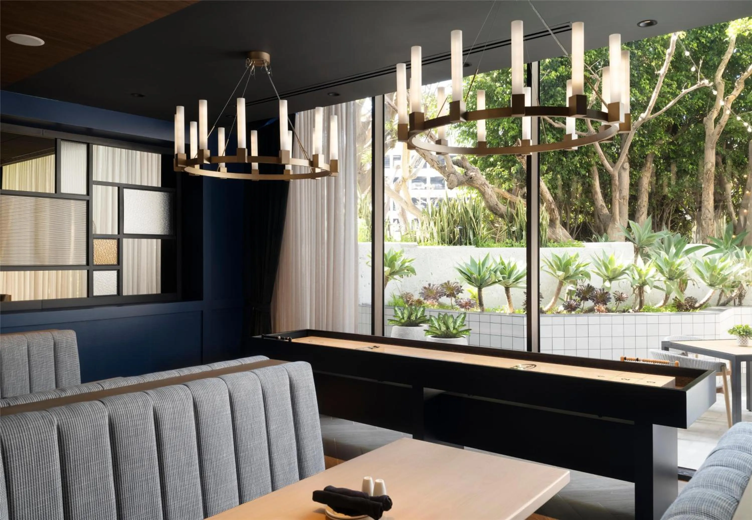 Restaurant/places to eat in Sonesta Los Angeles Airport LAX