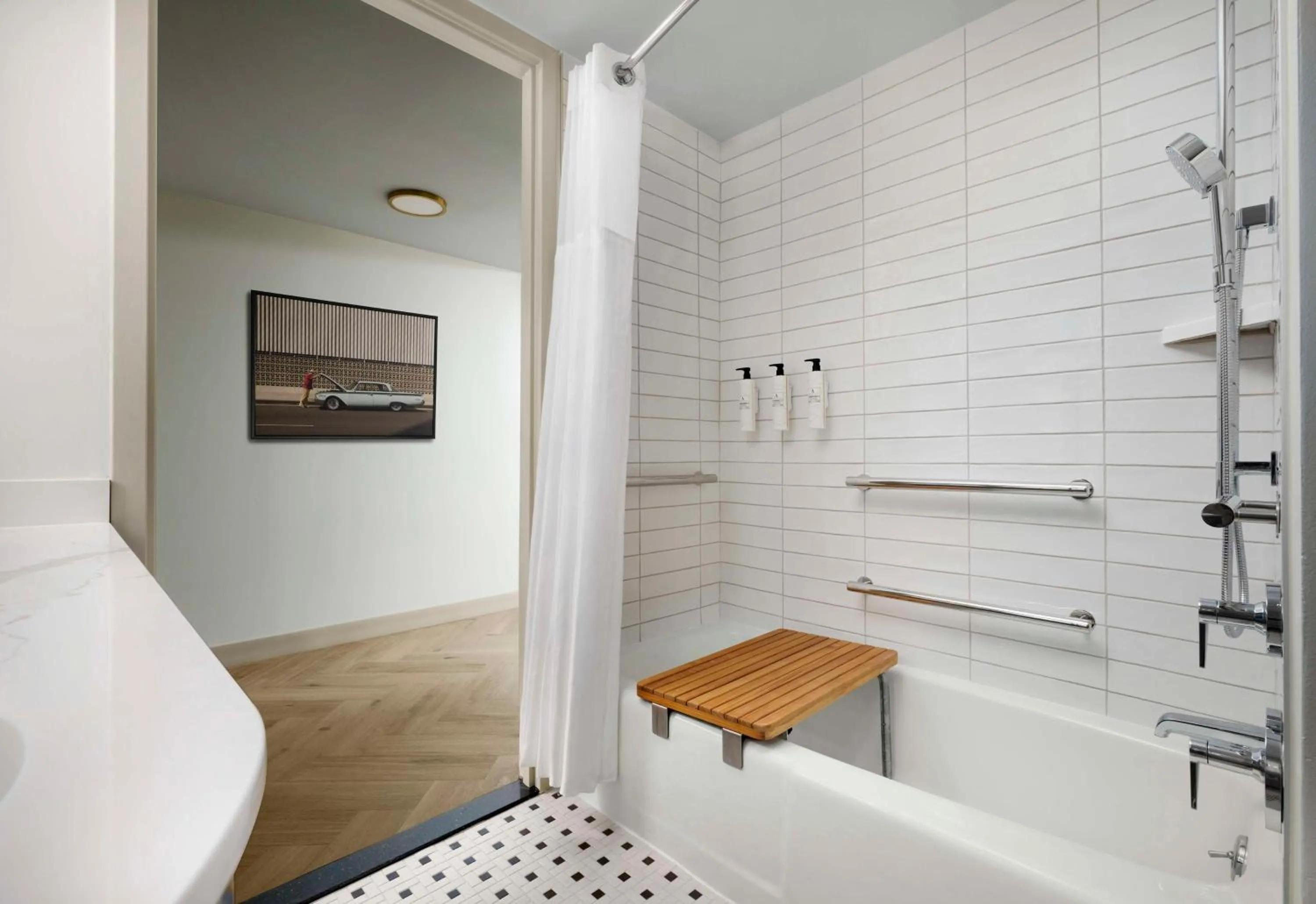 Bathroom in Sonesta Los Angeles Airport LAX