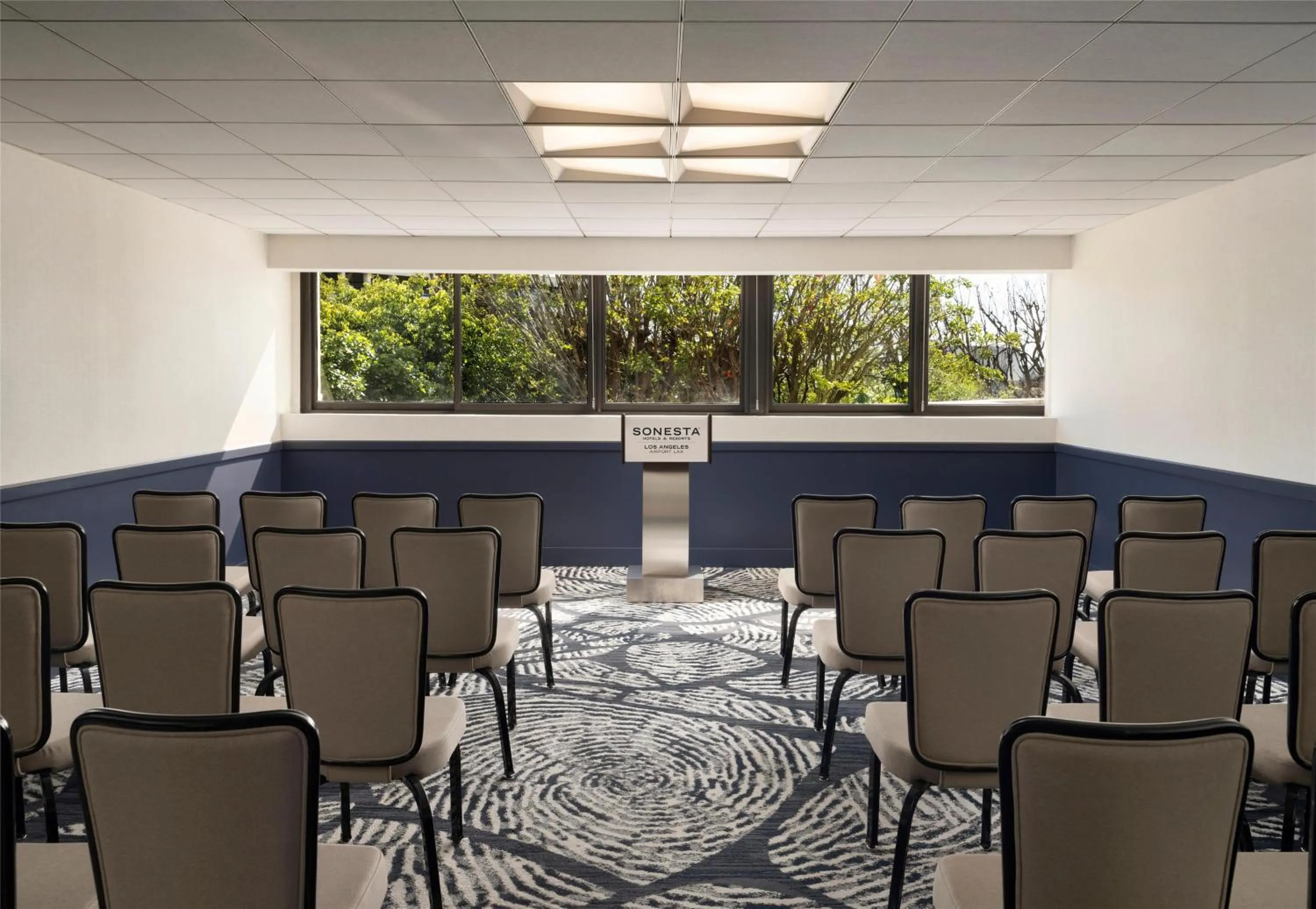 Meeting/conference room in Sonesta Los Angeles Airport LAX