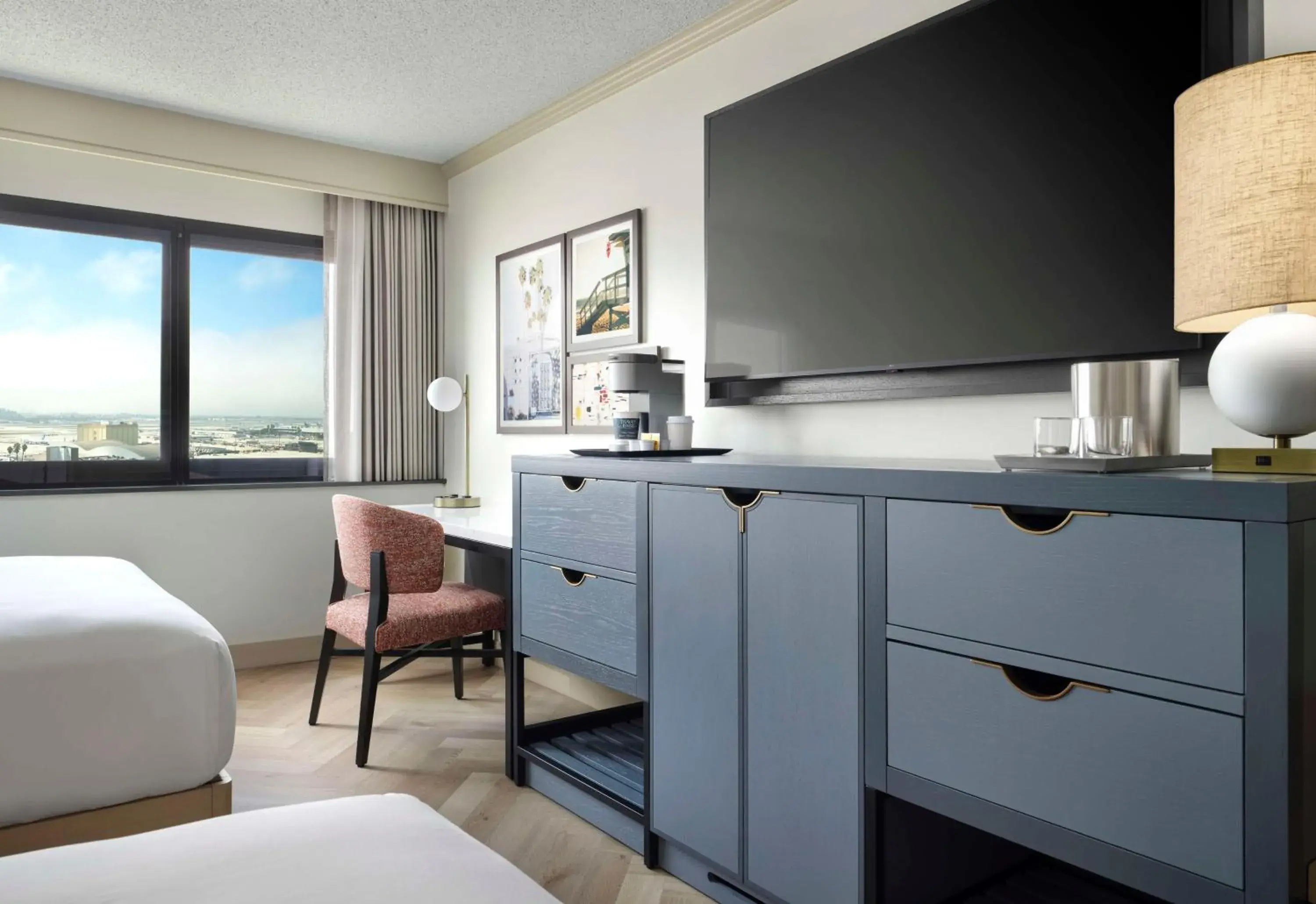 Bedroom in Sonesta Los Angeles Airport LAX Bedroom in Sonesta Los Angeles Airport LAX