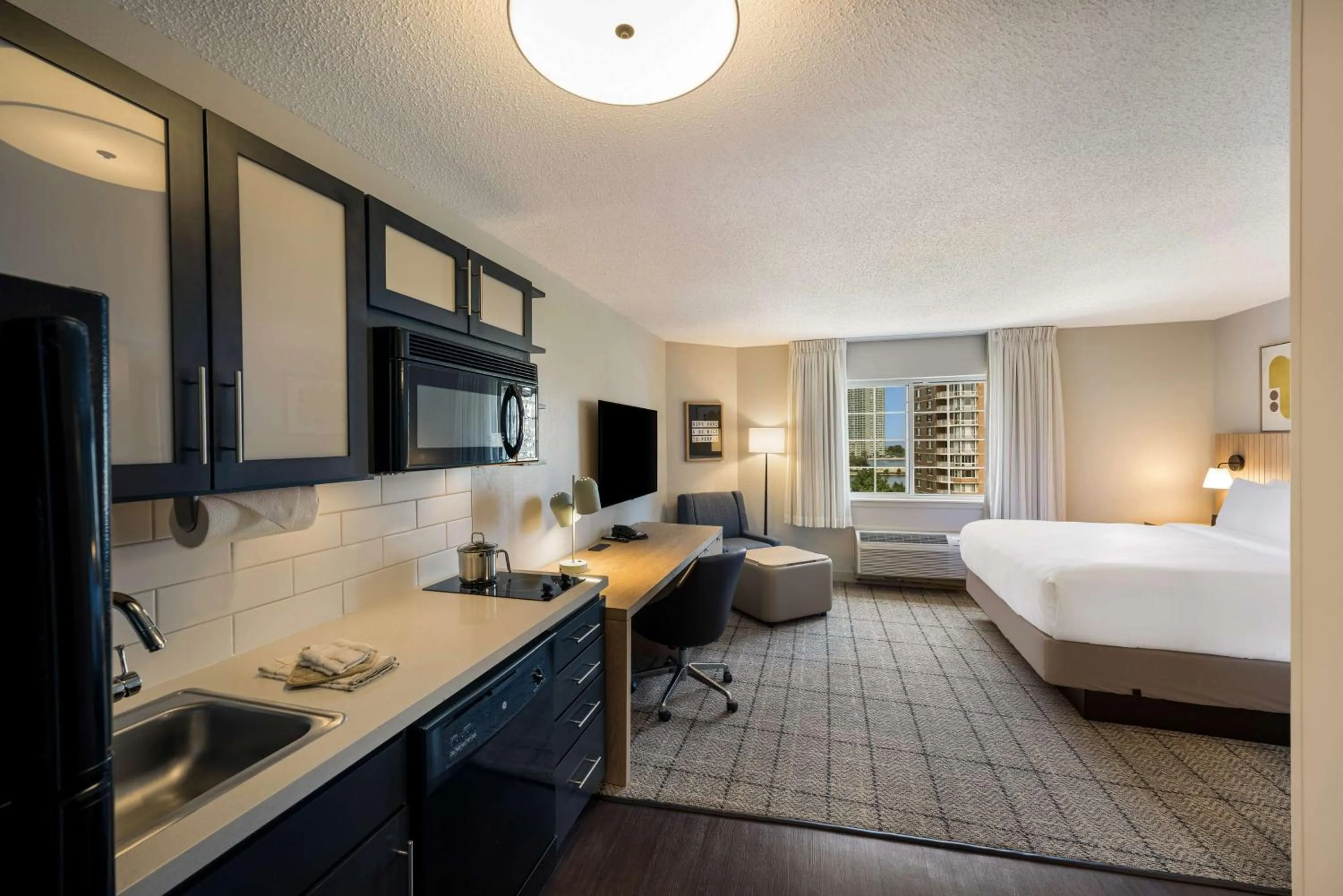 Photo of the whole room, Bed in Sonesta Simply Suites Jersey City