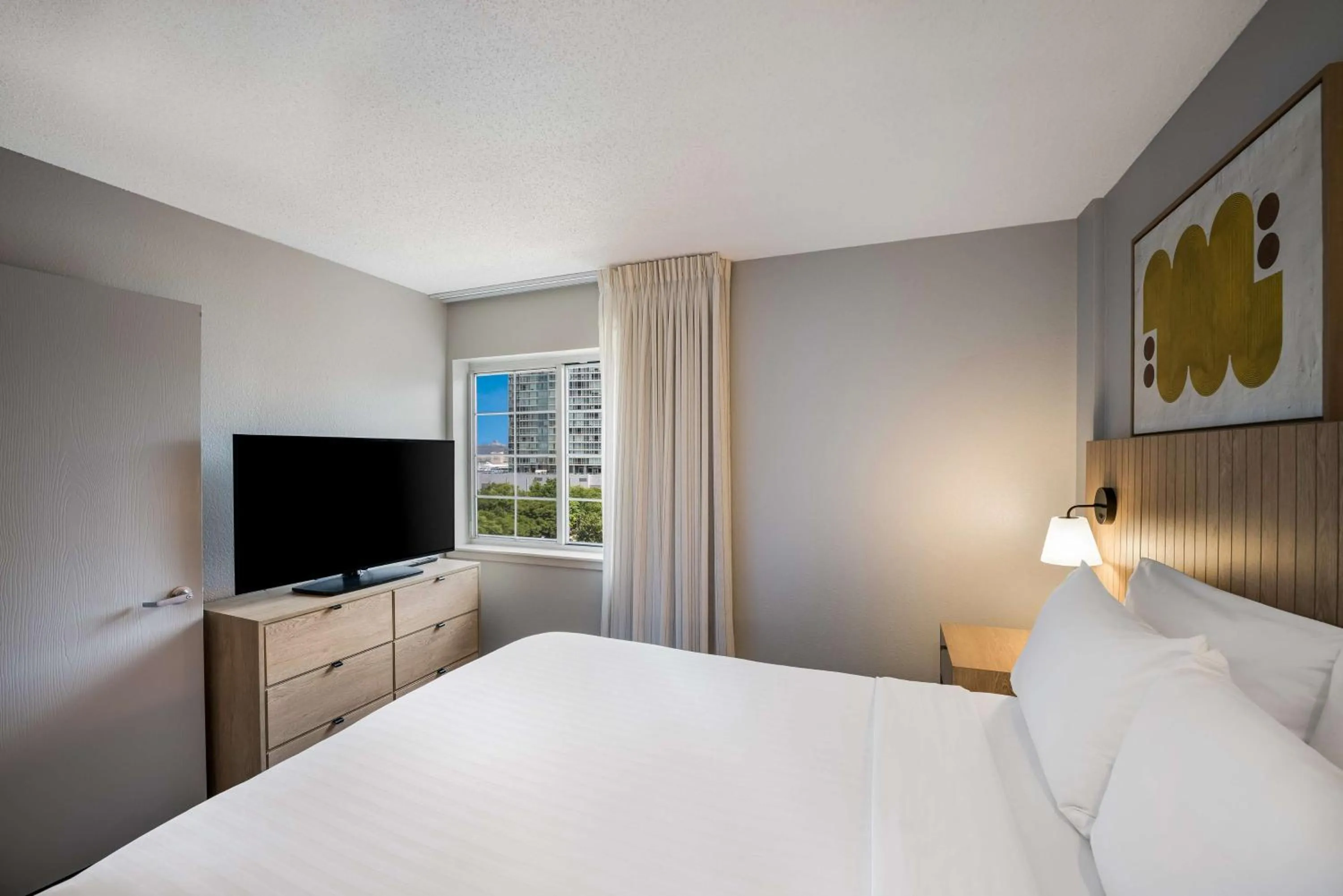 View (from property/room), Bed in Sonesta Simply Suites Jersey City
