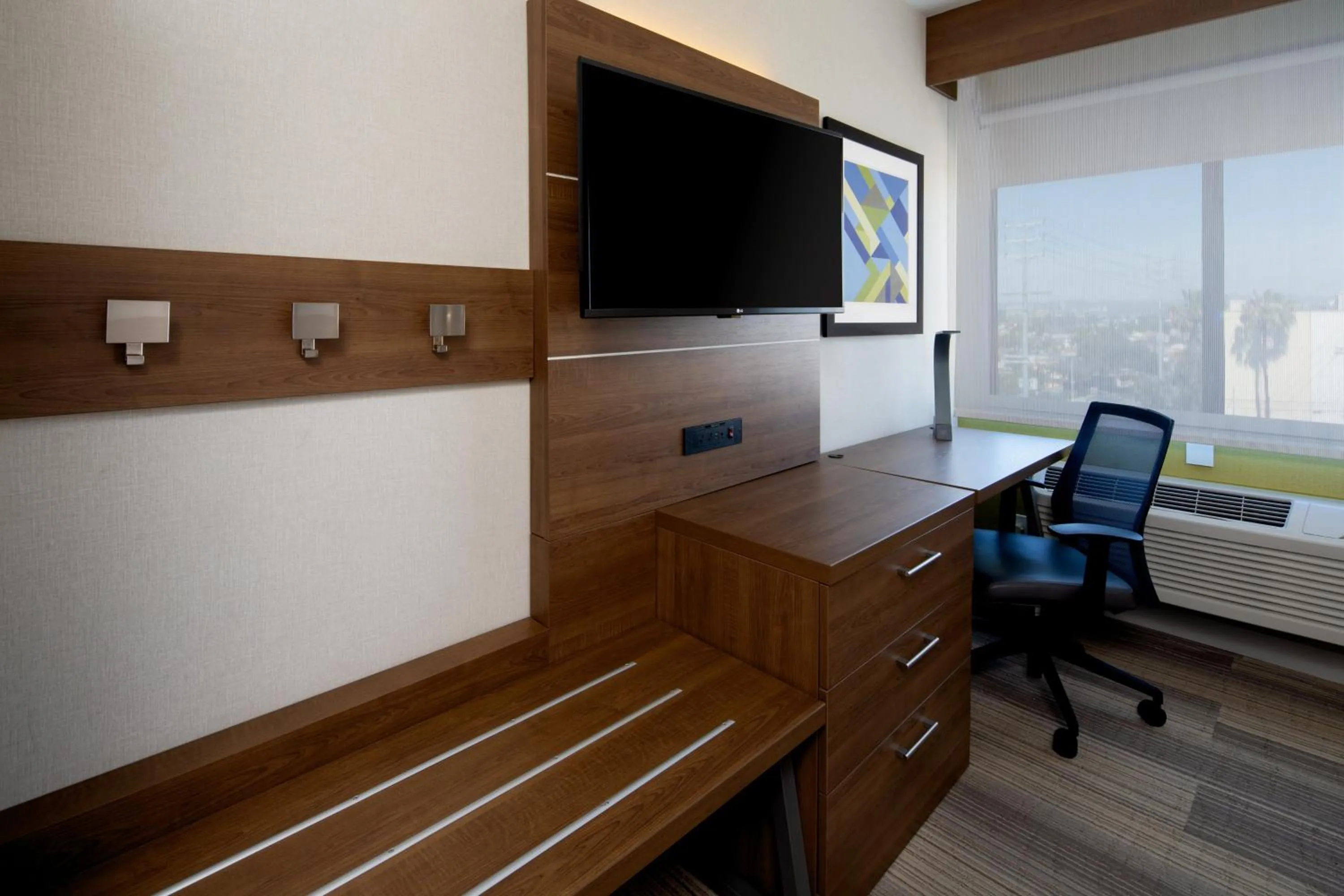 Photo of the whole room in Holiday Inn Express Los Angeles LAX Airport by IHG