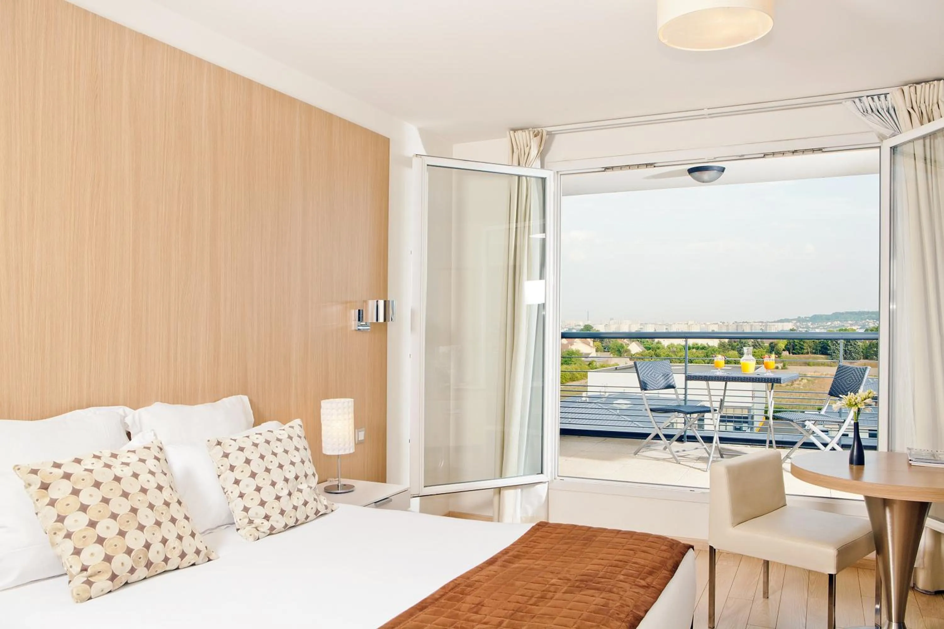 Photo of the whole room, Bed in Residhome Carrières La Défense