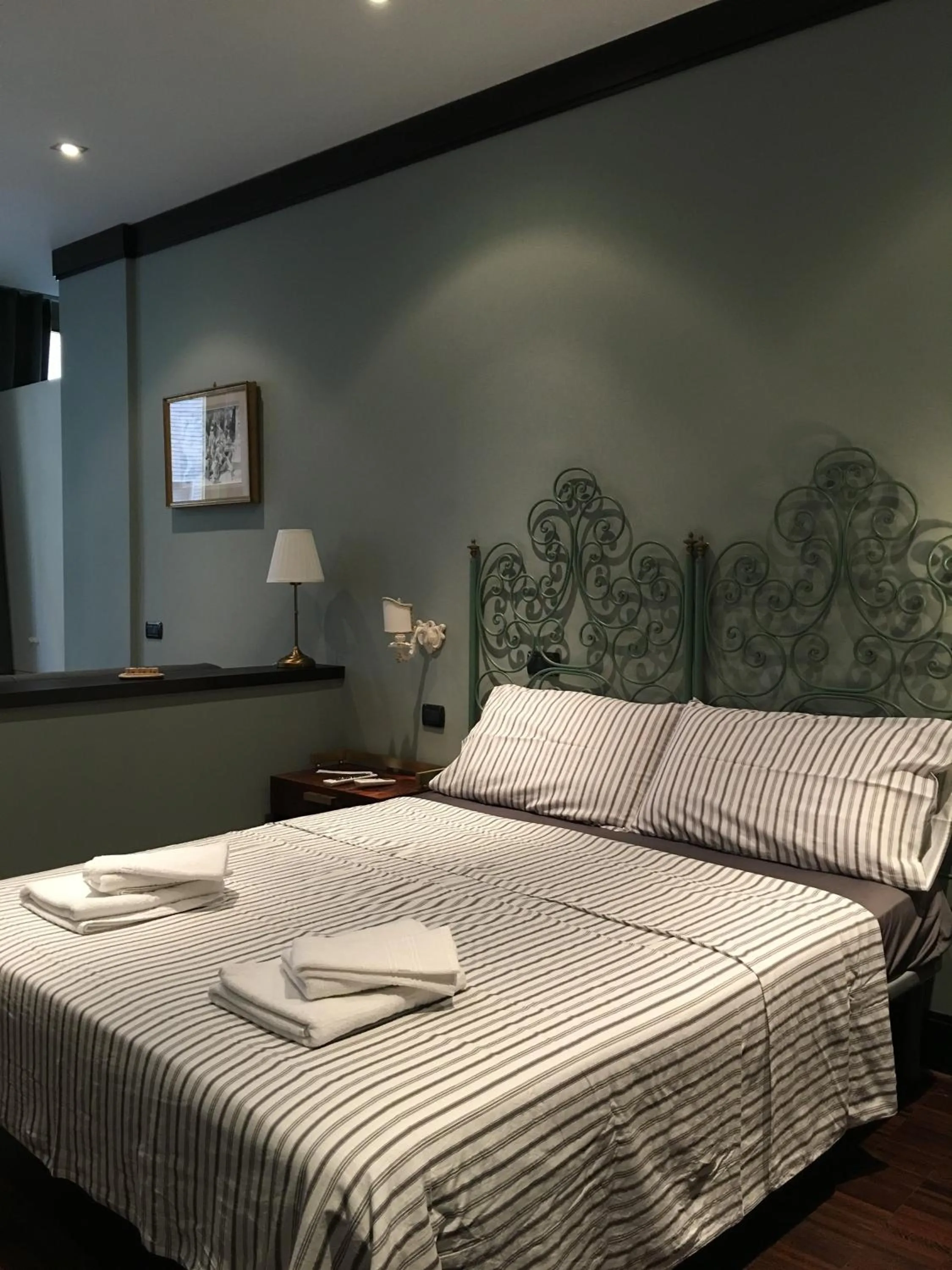 Bed in Two Sisters Suites