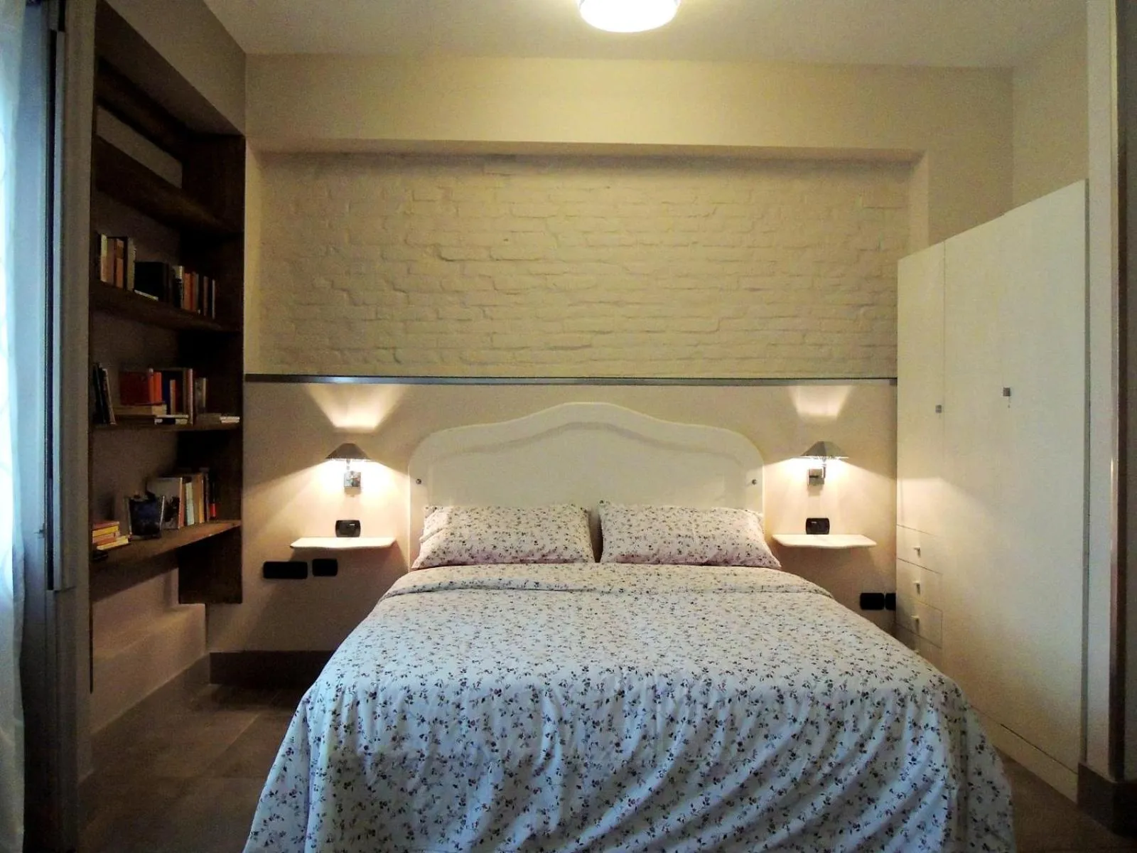 Bed in Two Sisters Suites