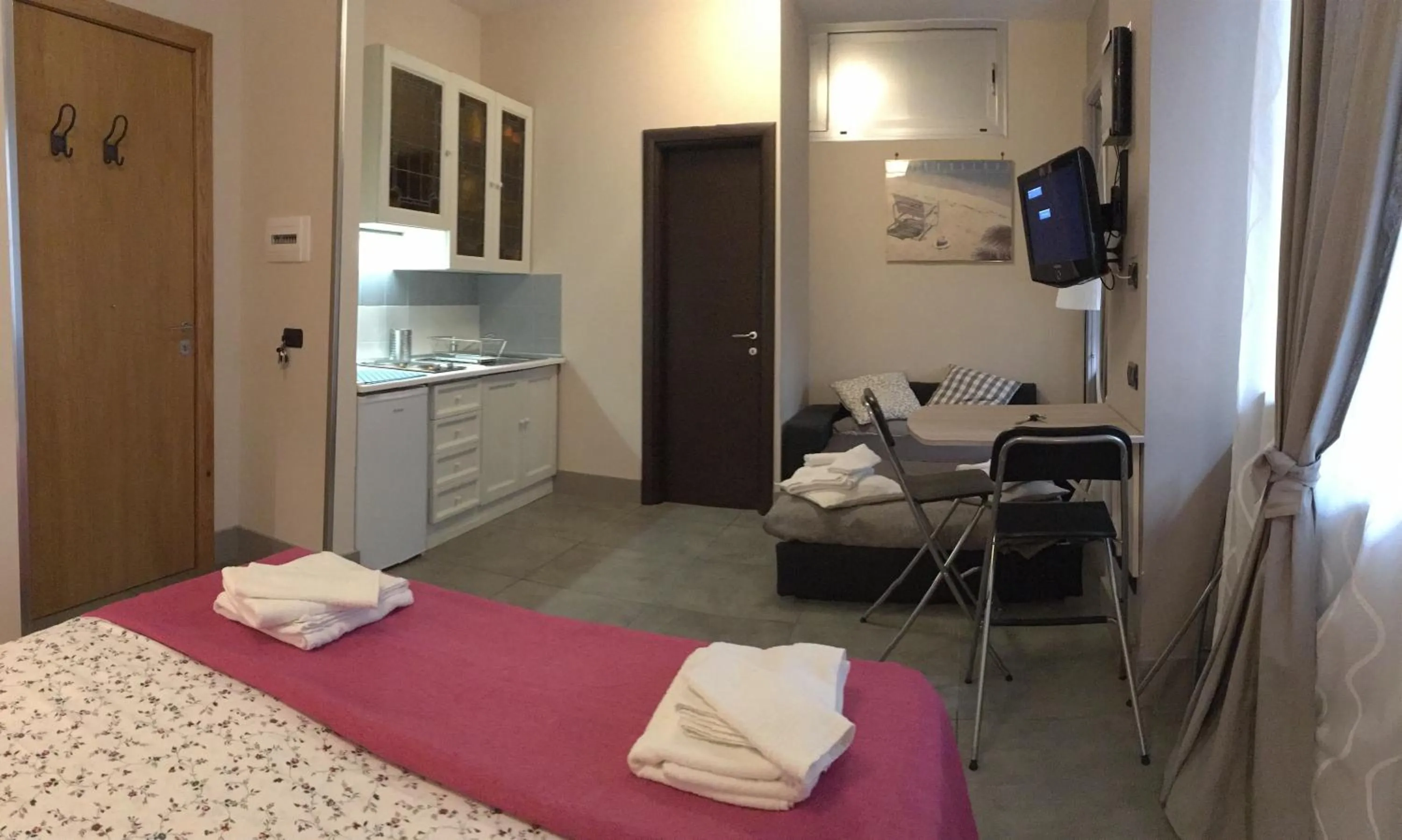 Property building, Bed in Two Sisters Suites