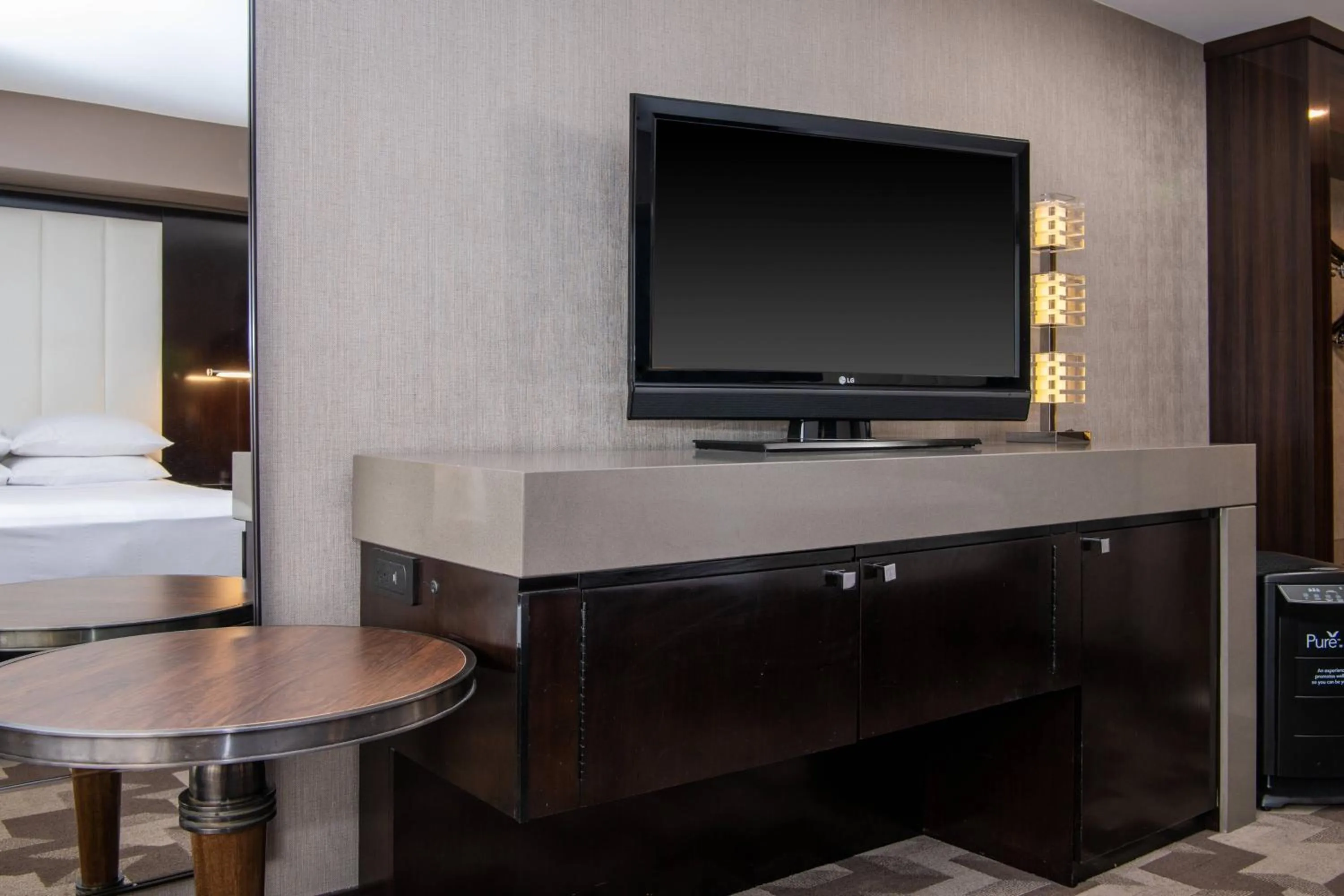 Photo of the whole room, Bed in Beverly Hills Marriott