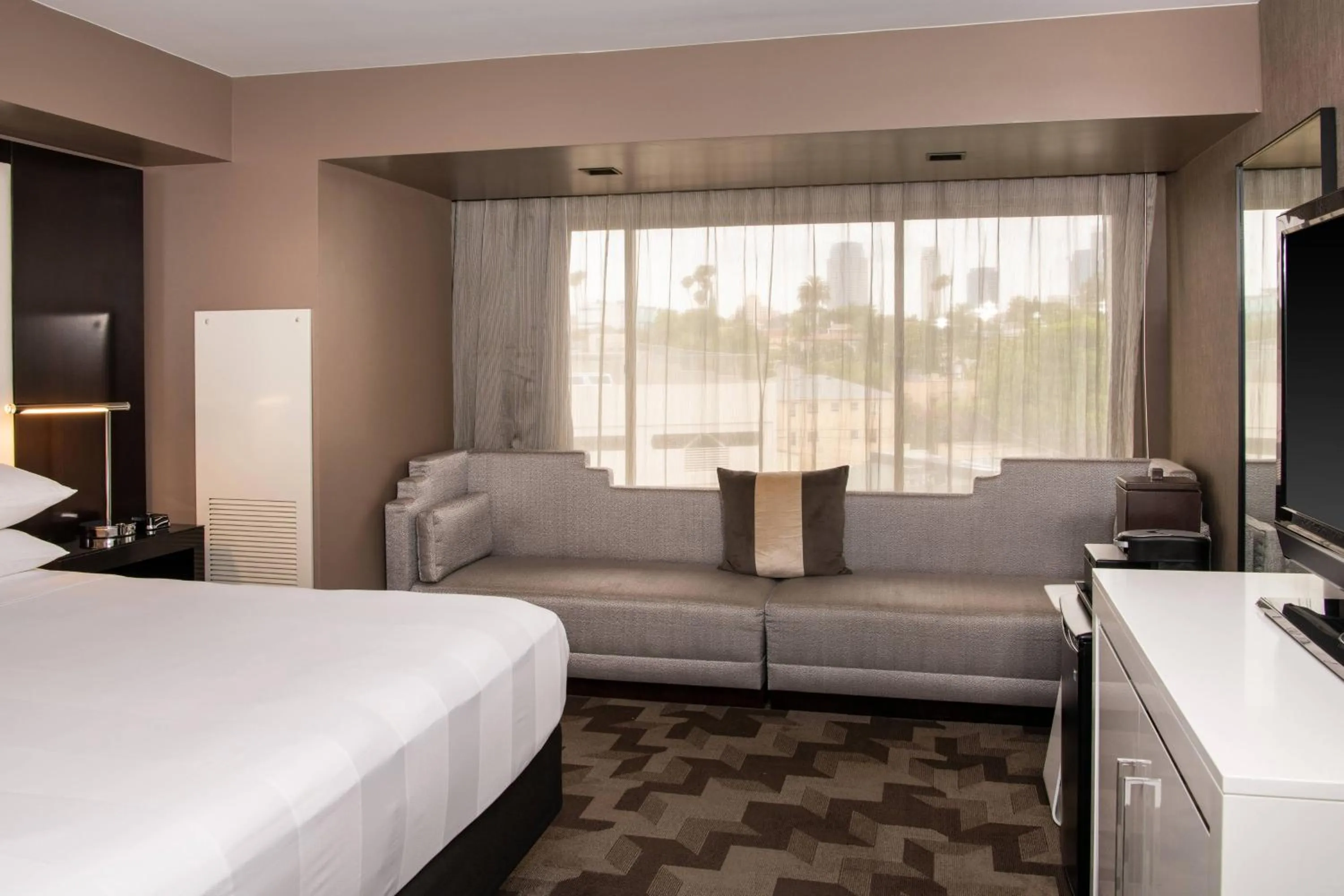 Photo of the whole room, Bed in Beverly Hills Marriott