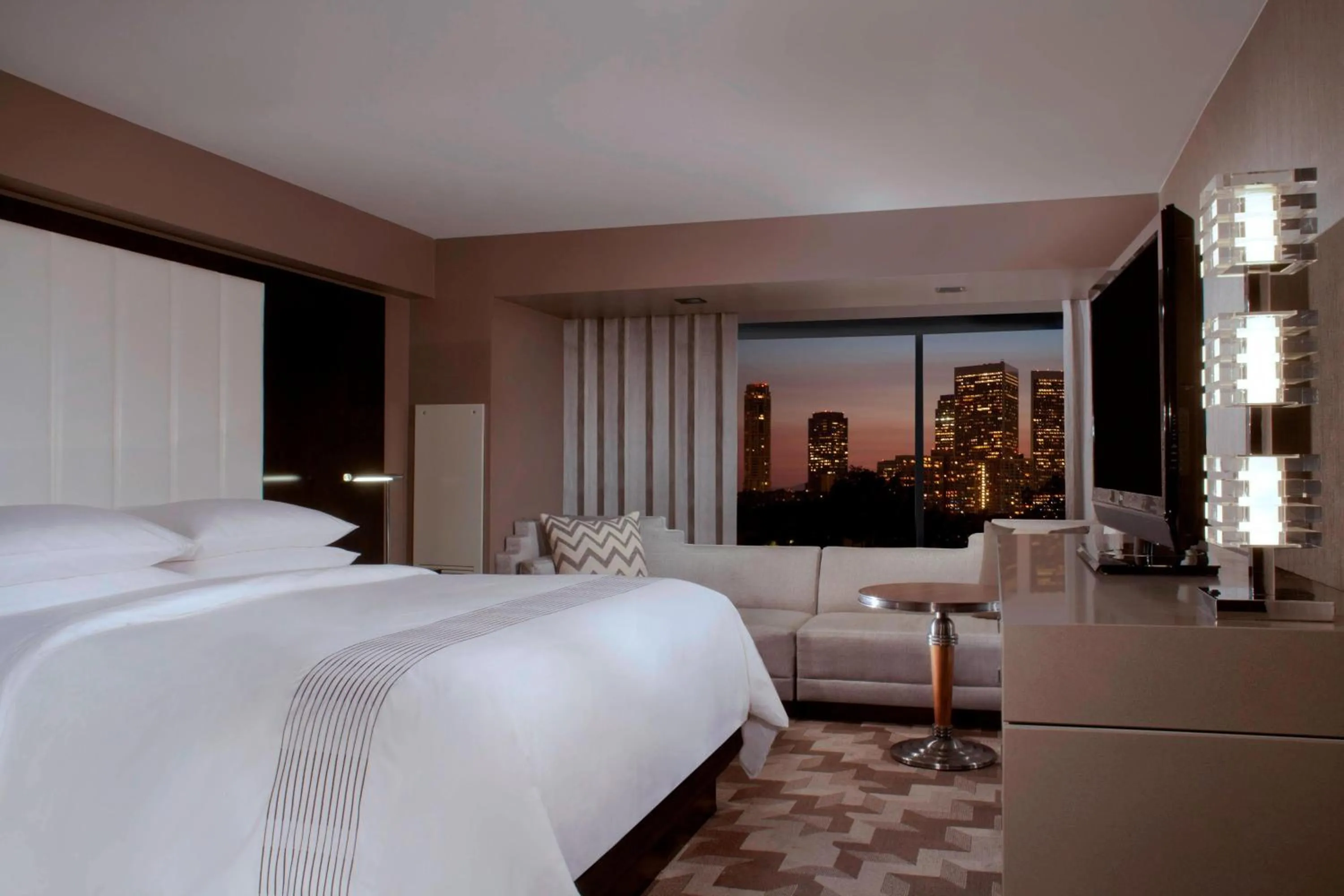 Photo of the whole room, Bed in Beverly Hills Marriott