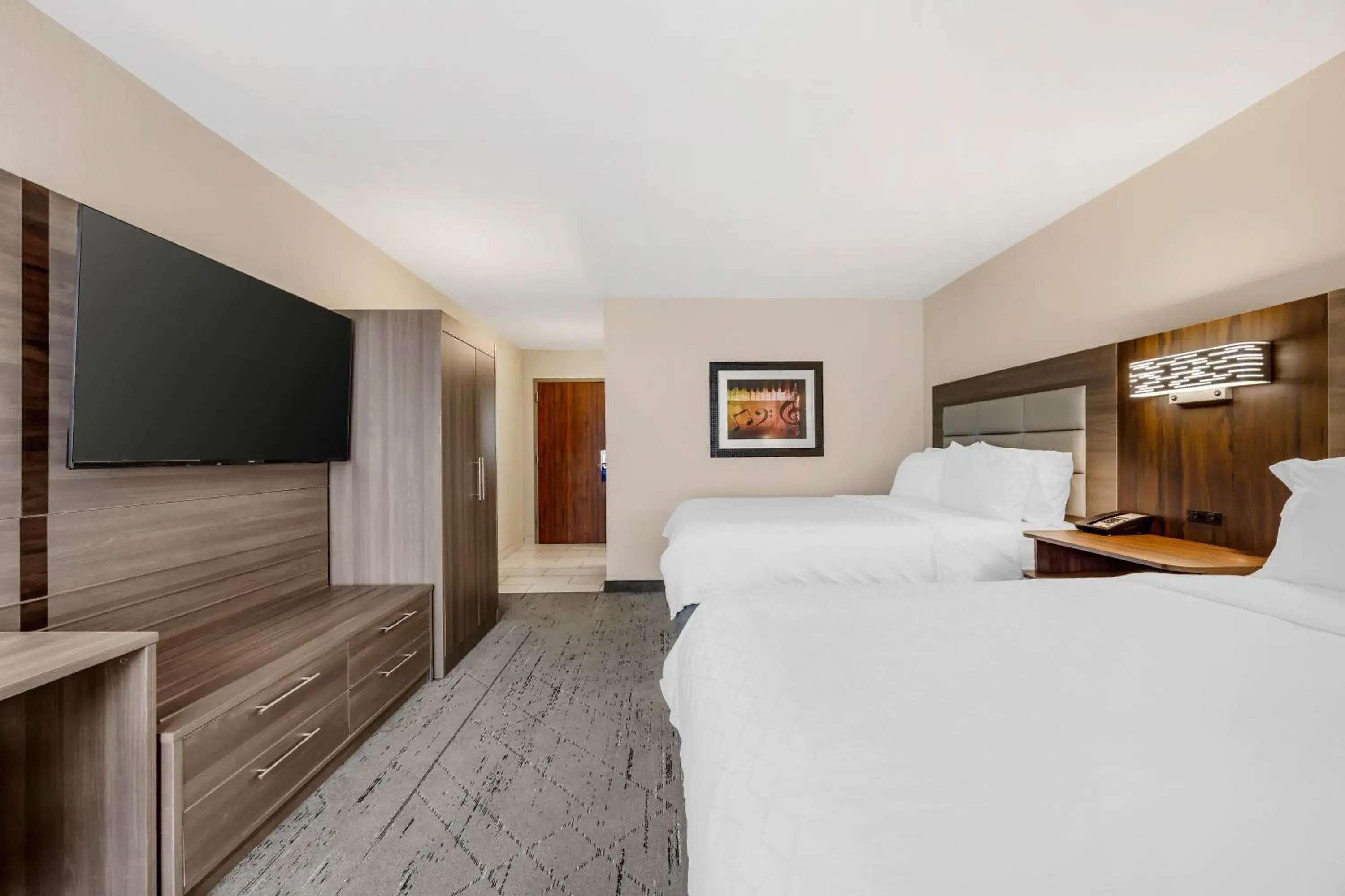 Bed in Holiday Inn Express & Suites Nashville Southeast - Antioch by IHG Bed in Holiday Inn Express & Suites Nashville Southeast - Antioch by IHG