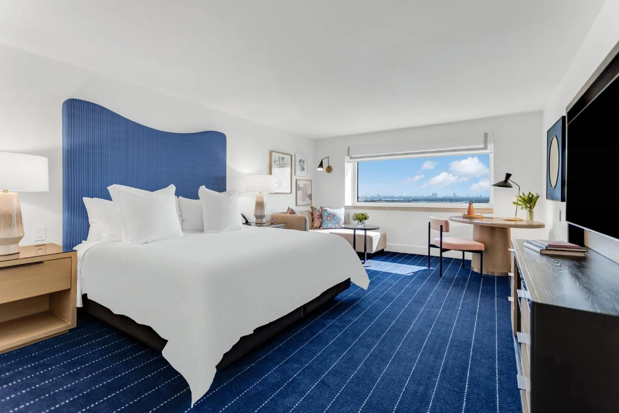 Photo of the whole room, Bed in InterContinental Miami by IHG