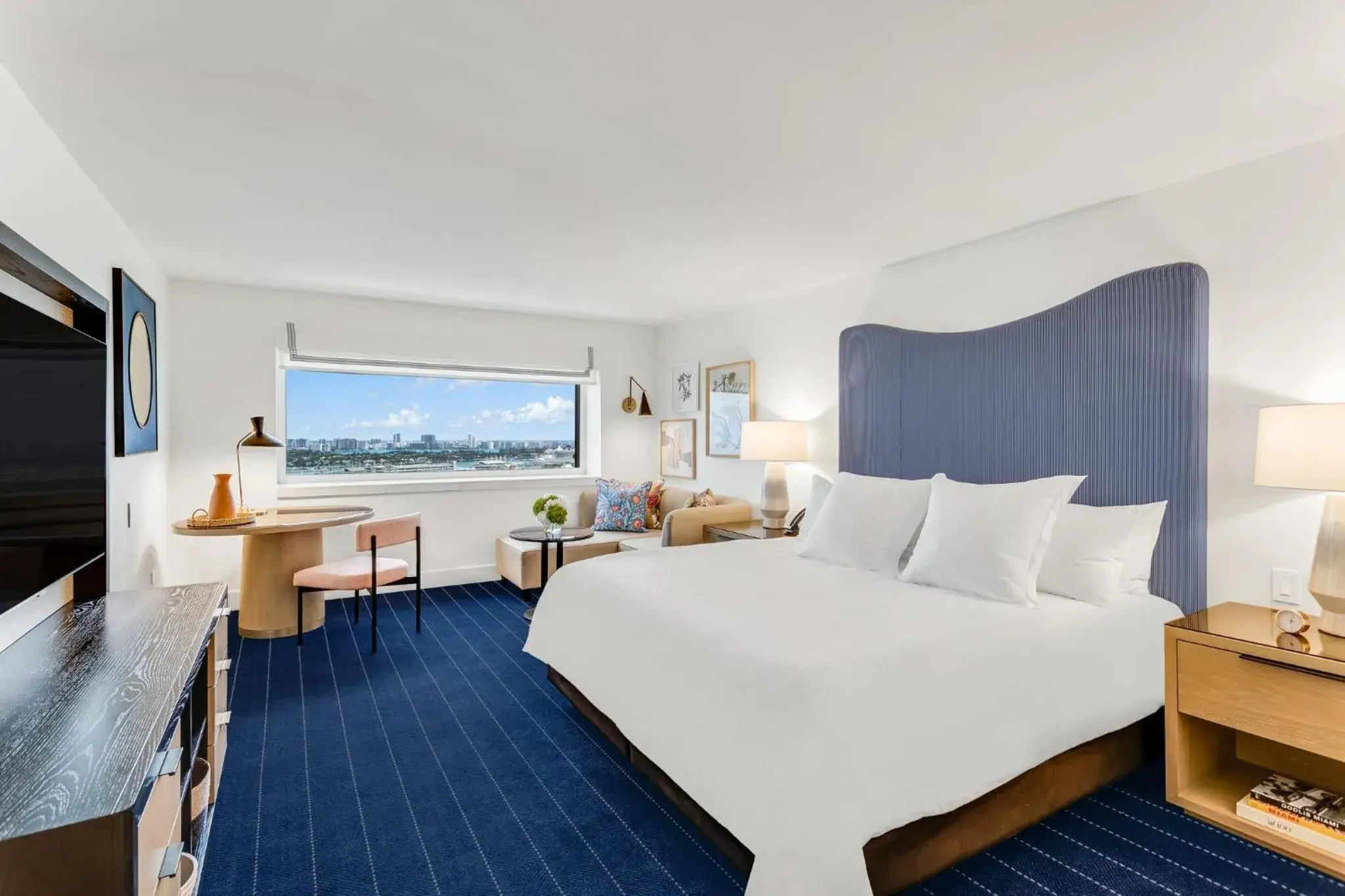Classic King Room with Ocean View and Club Lounge Access in InterContinental Miami by IHG Classic King Room with Ocean View and Club Lounge Access in InterContinental Miami by IHG