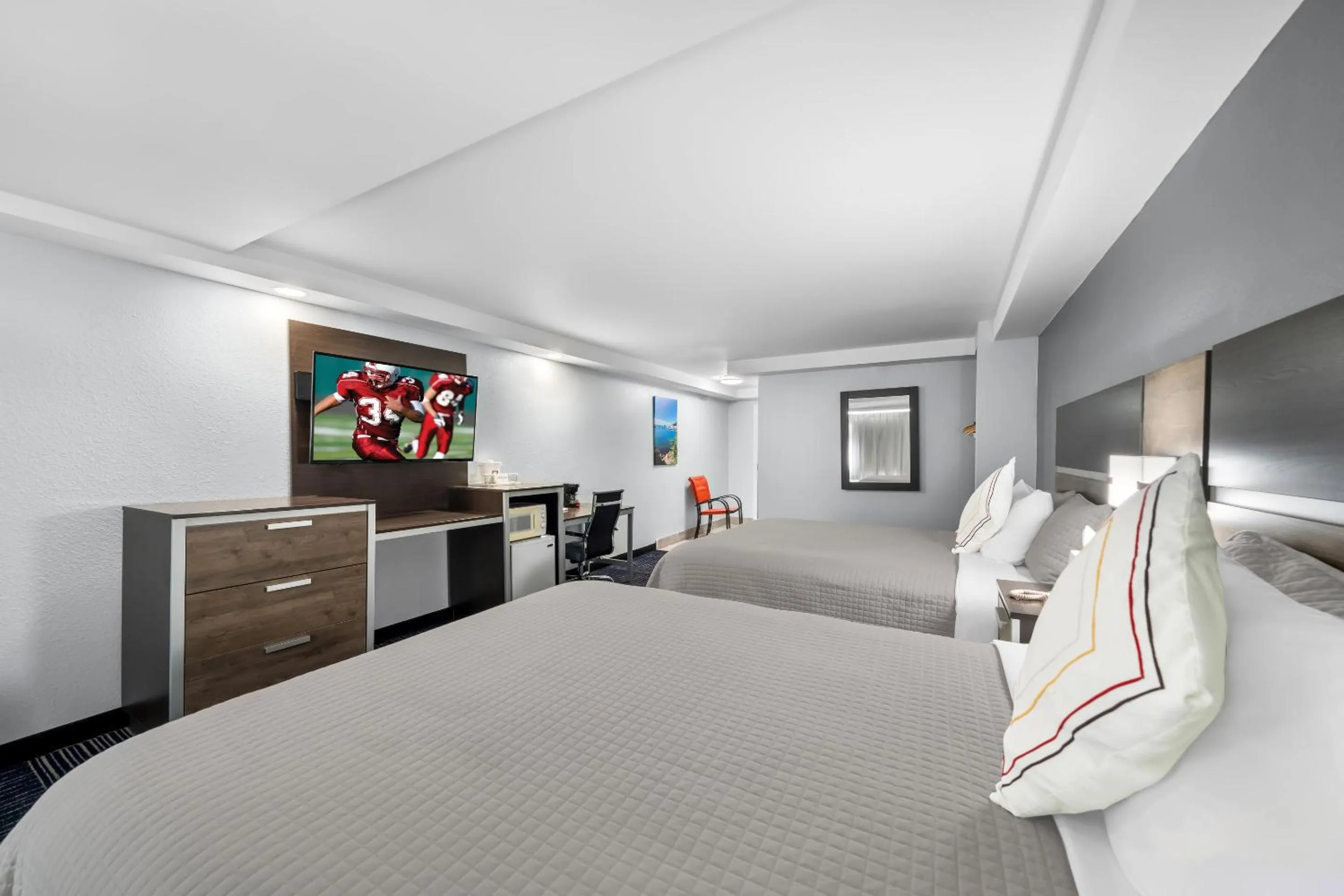 Photo of the whole room, Bed in Admiralty Inn & Suites - a Red Collection Hotel