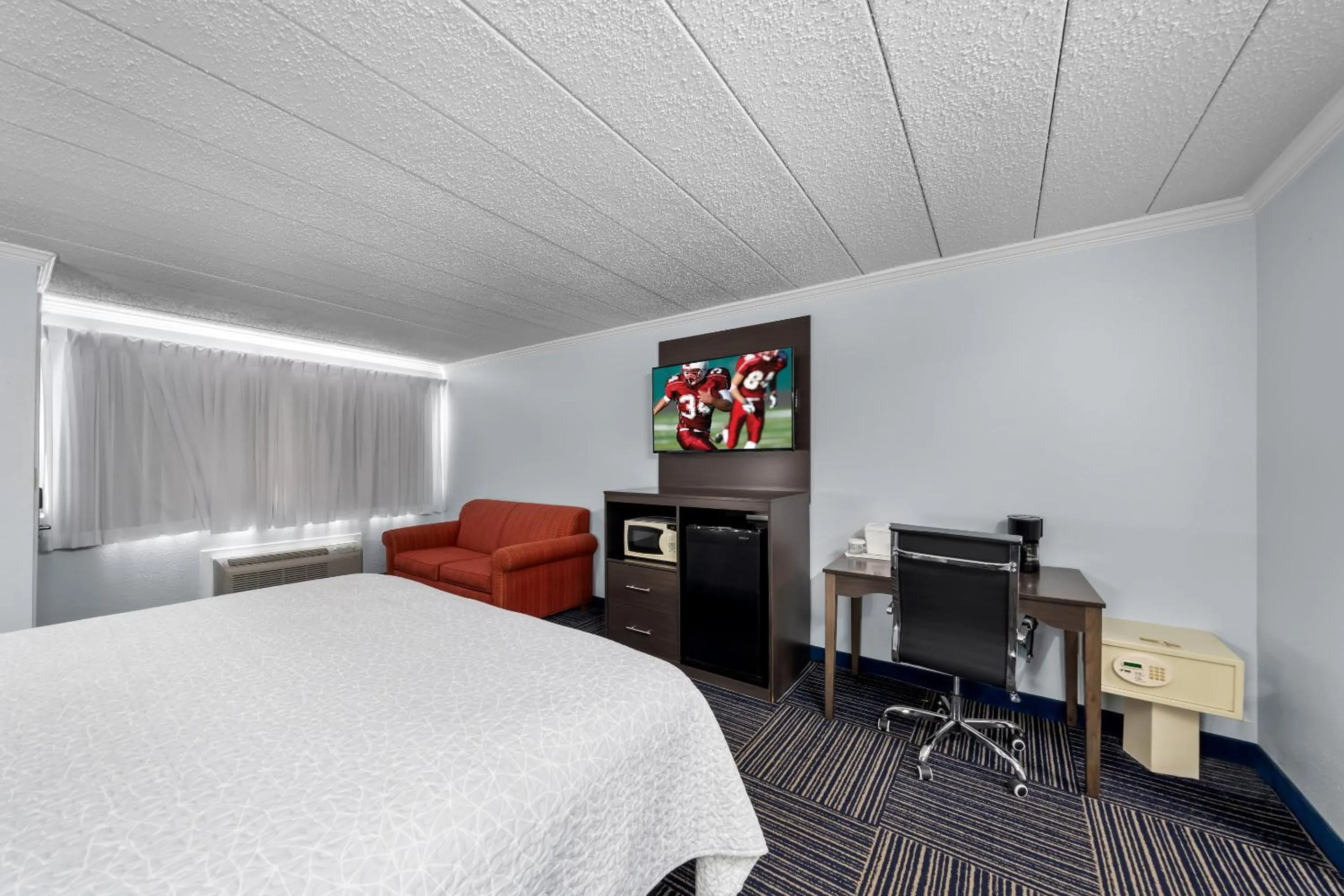 Photo of the whole room, Bed in Admiralty Inn & Suites - a Red Collection Hotel