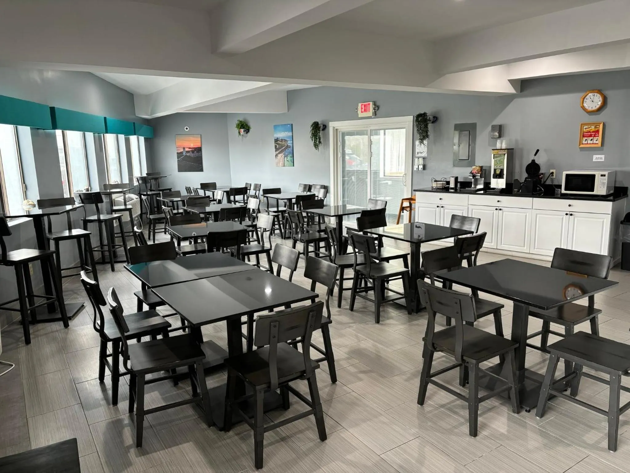 Breakfast in Admiralty Inn & Suites - a Red Collection Hotel