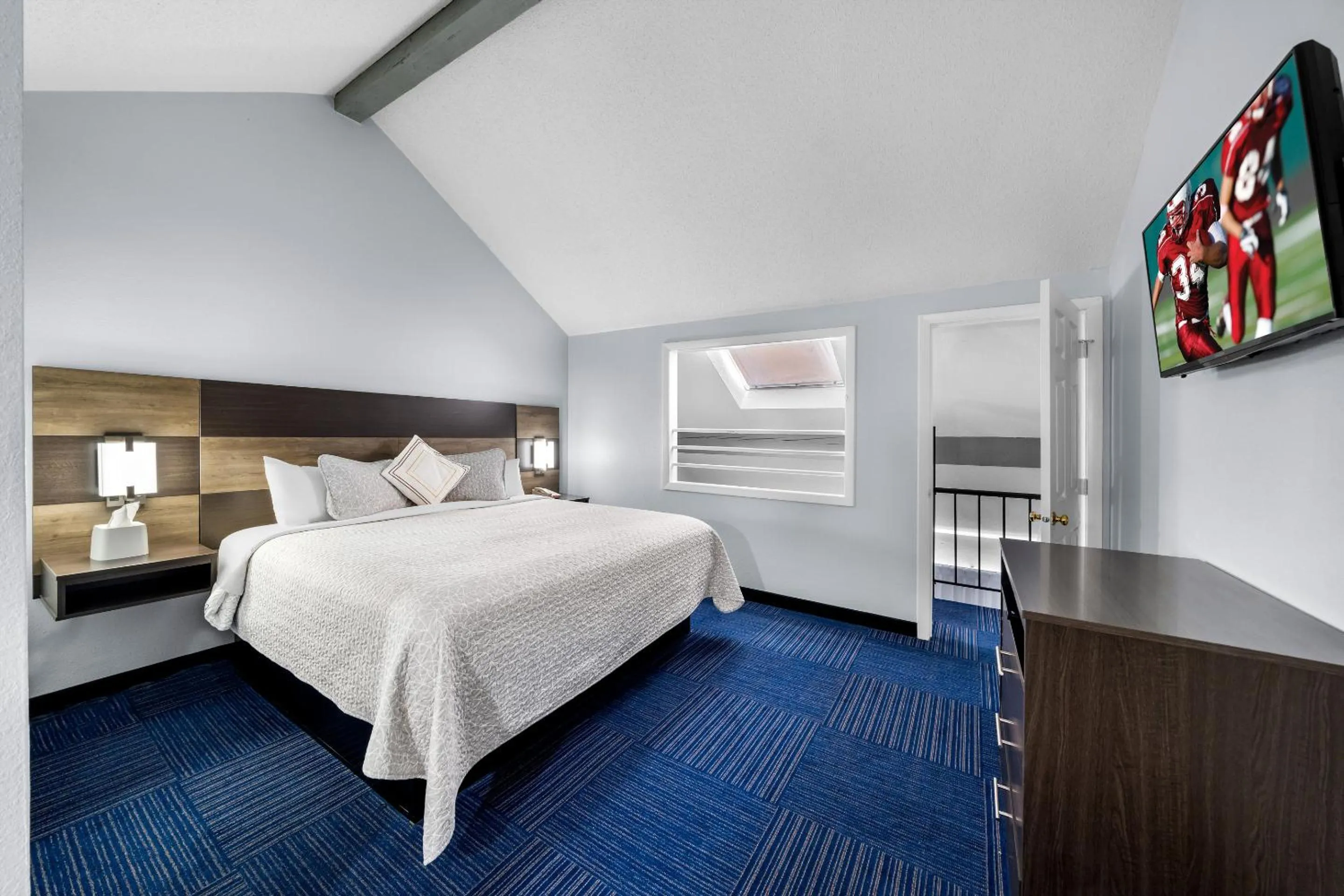 Photo of the whole room, Bed in Admiralty Inn & Suites - a Red Collection Hotel