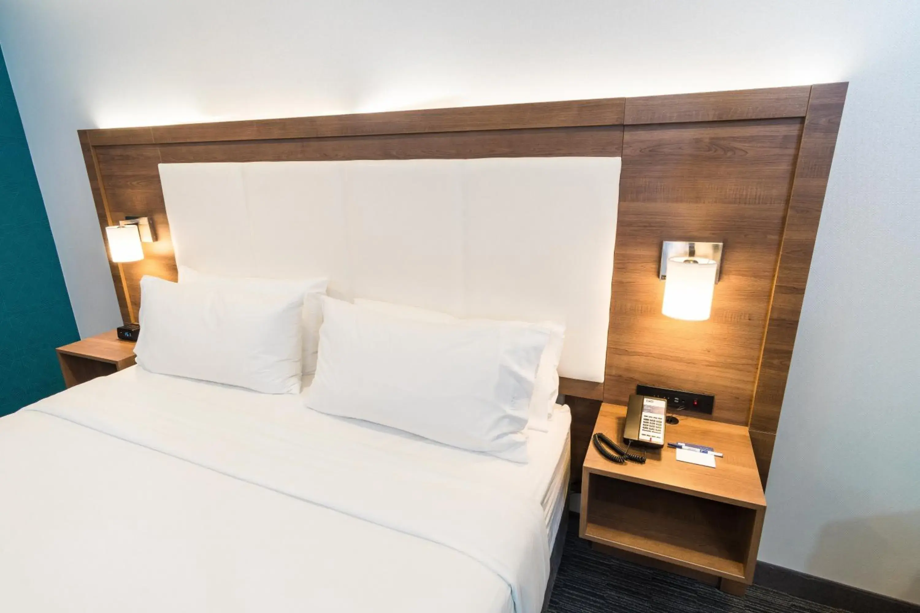 Photo of the whole room, Bed in Holiday Inn Express Hollywood Walk of Fame by IHG Photo of the whole room, Bed in Holiday Inn Express Hollywood Walk of Fame by IHG