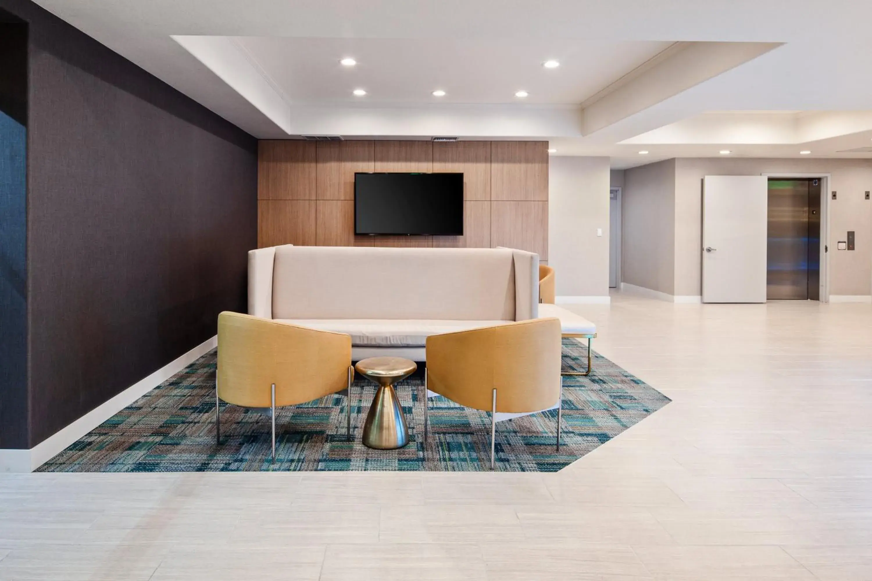 Property building in Holiday Inn Express Hollywood Walk of Fame by IHG Property building in Holiday Inn Express Hollywood Walk of Fame by IHG