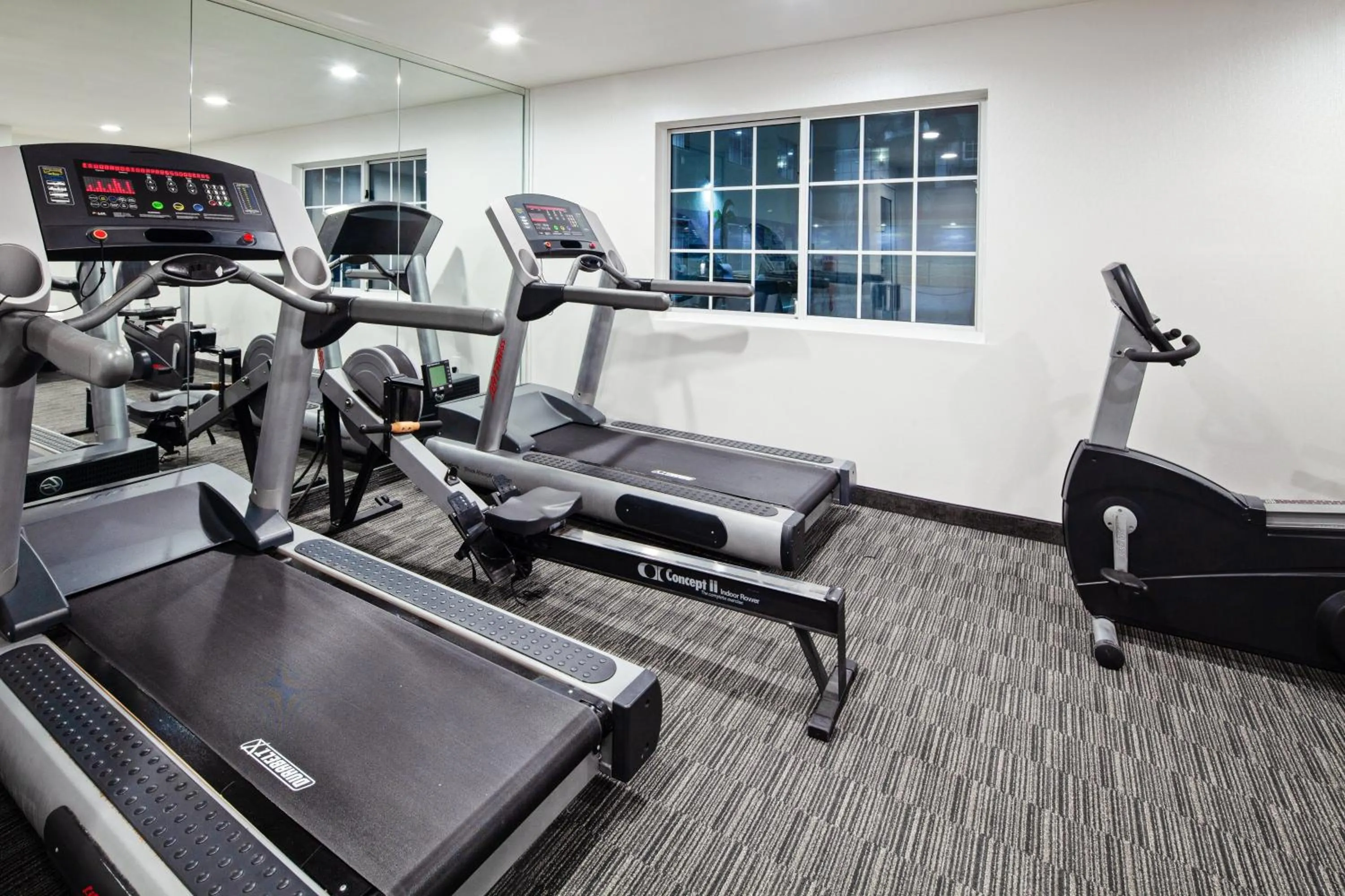 Fitness centre/facilities in Holiday Inn Express Hollywood Walk of Fame by IHG