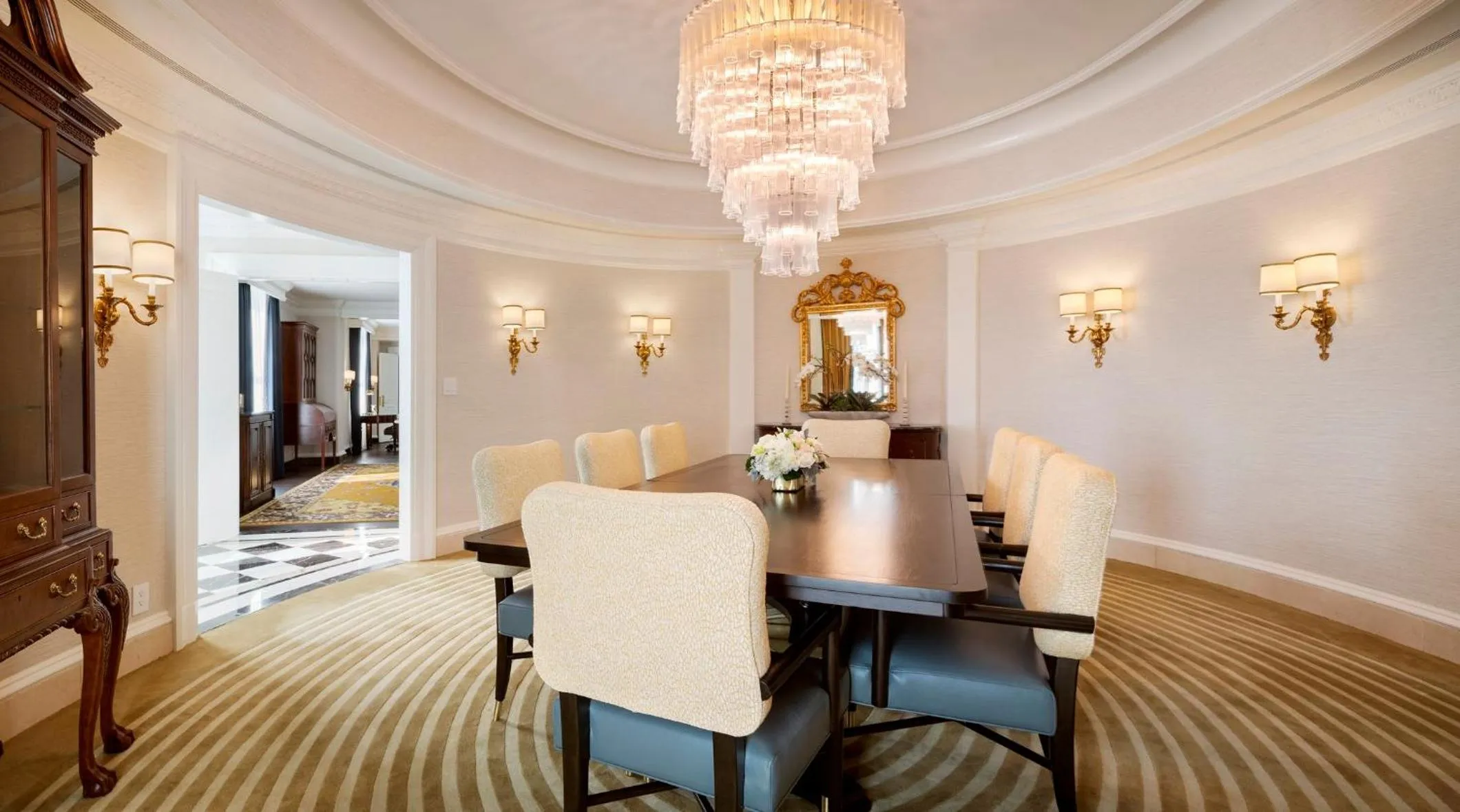 Photo of the whole room in Willard InterContinental Washington by IHG