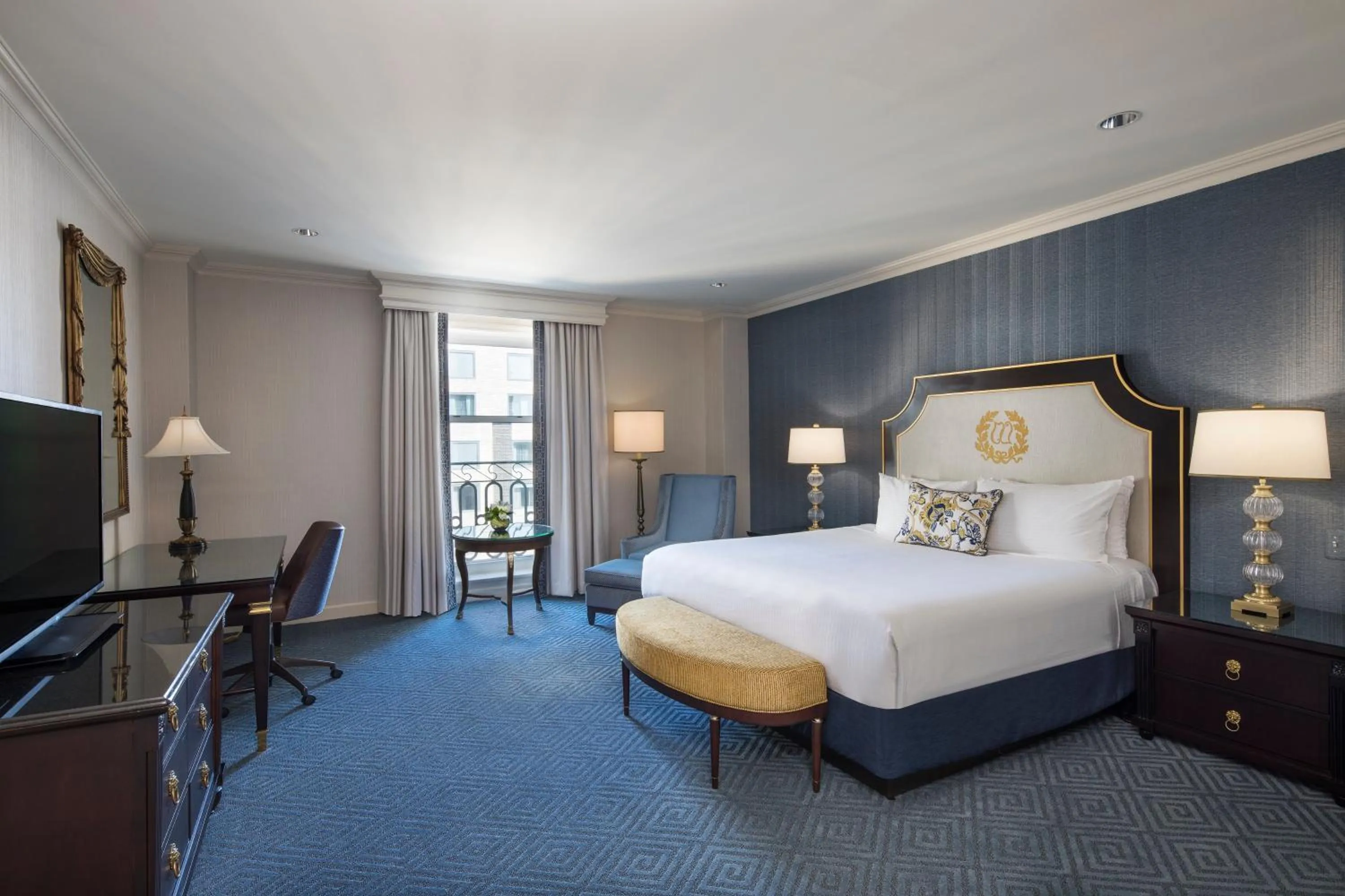 Photo of the whole room, Bed in Willard InterContinental Washington by IHG