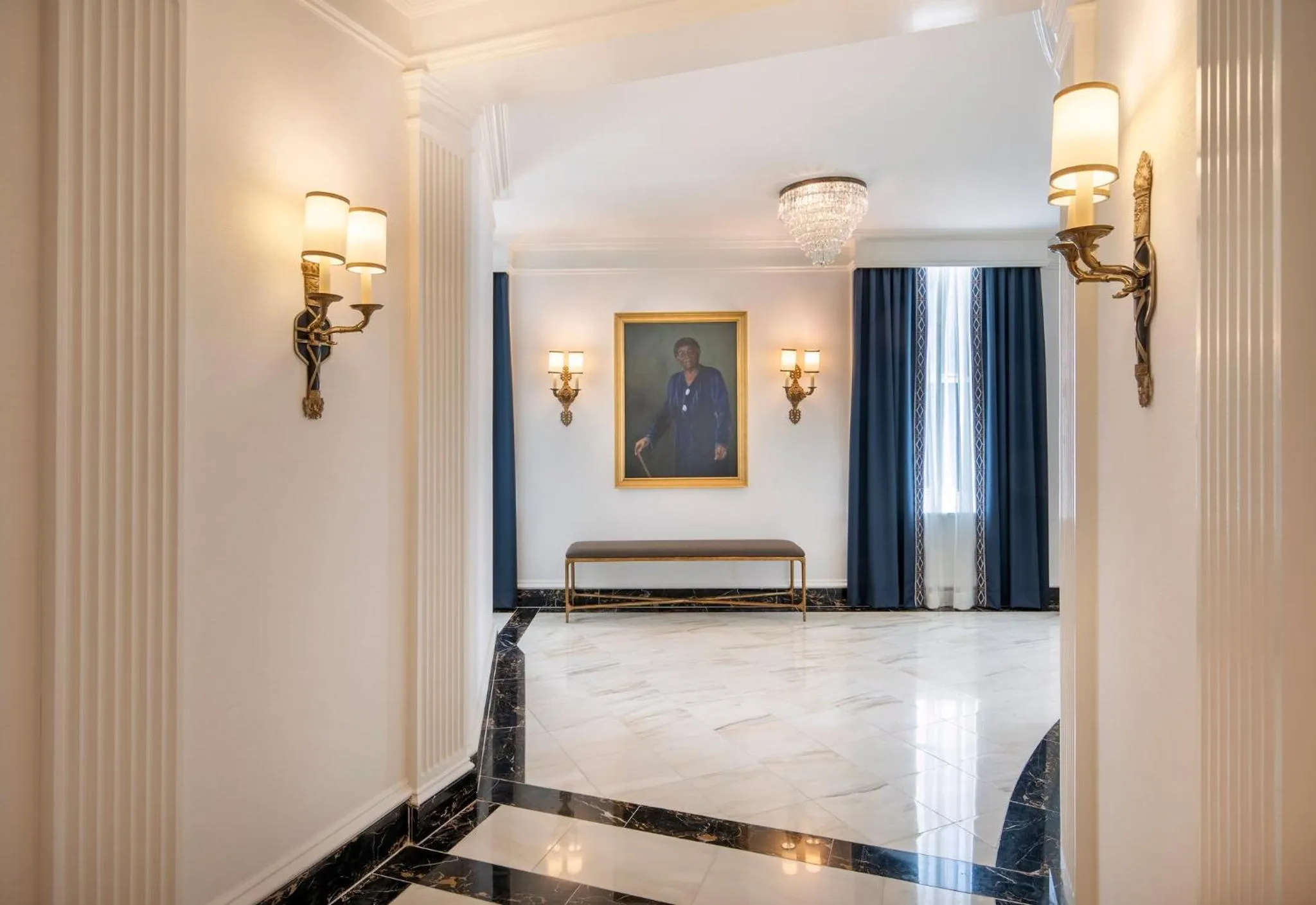 Photo of the whole room, Bed in Willard InterContinental Washington by IHG