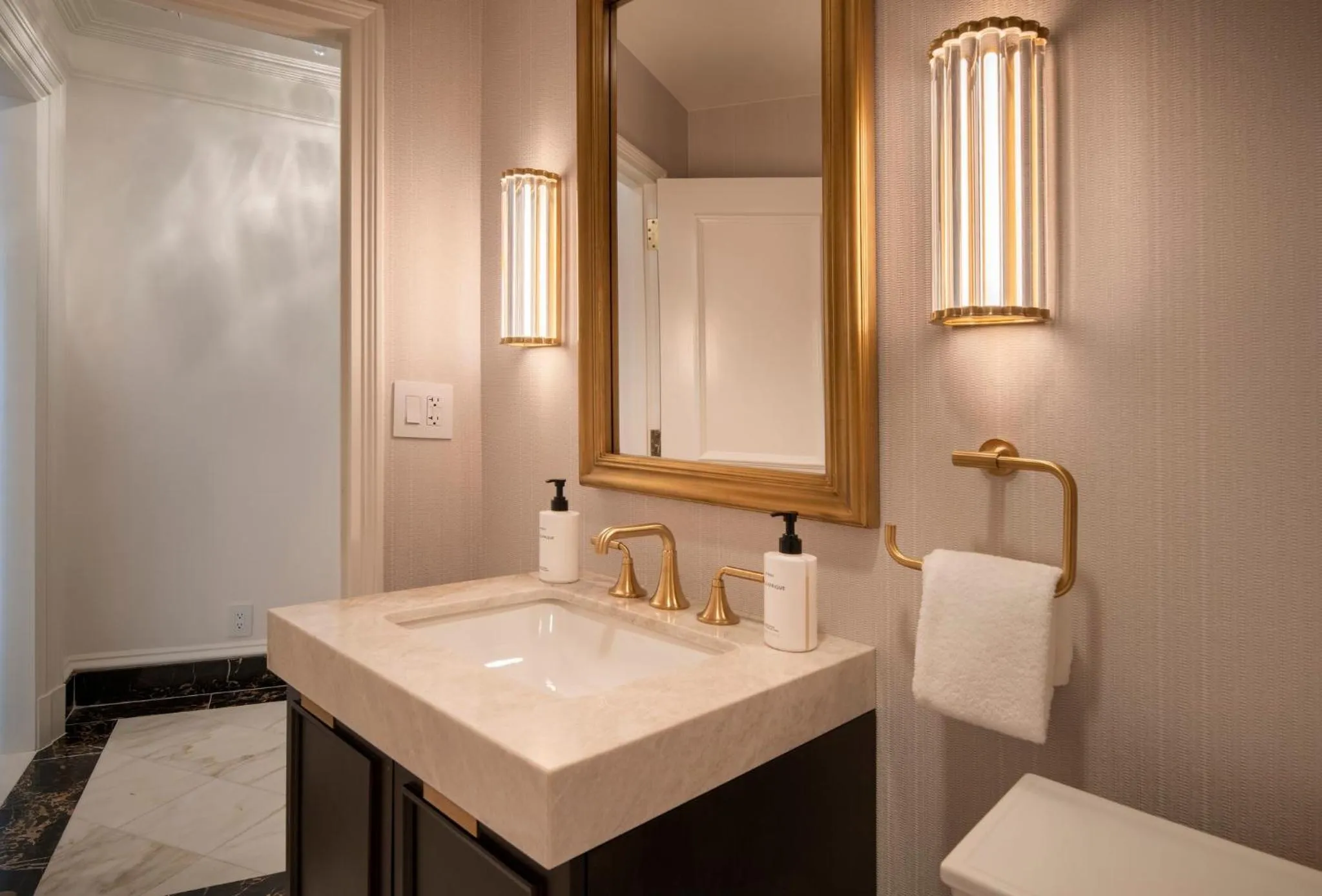 Photo of the whole room in Willard InterContinental Washington by IHG