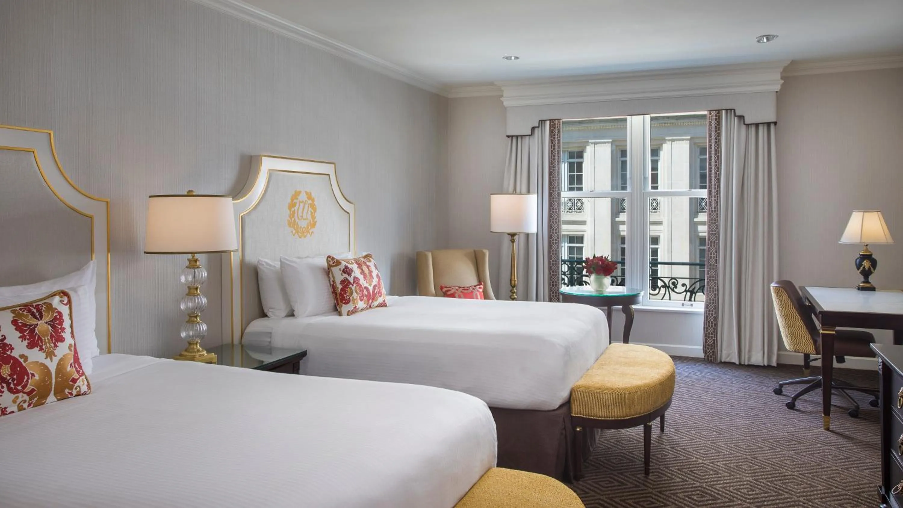 Photo of the whole room, Bed in Willard InterContinental Washington by IHG