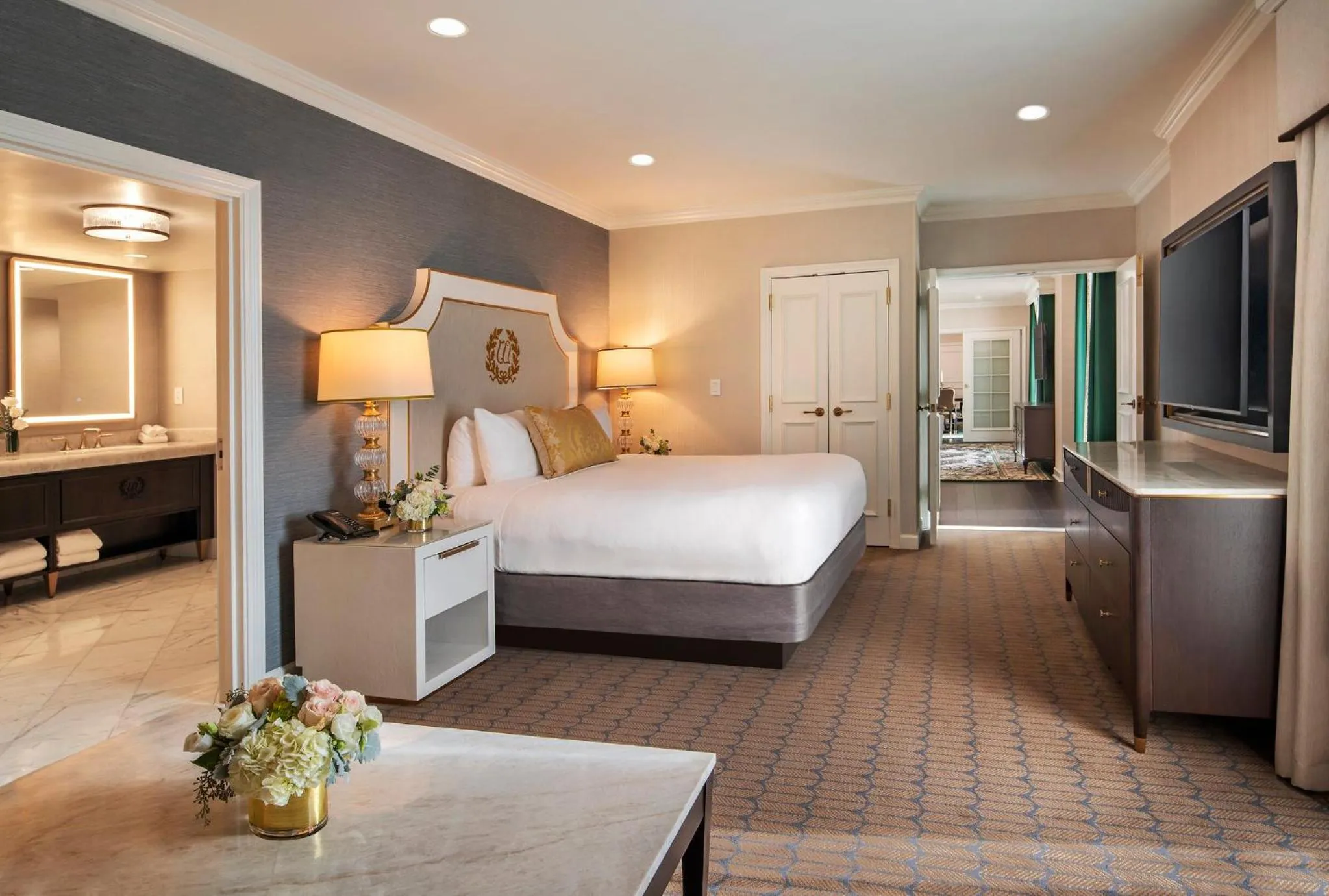 Photo of the whole room, Bed in Willard InterContinental Washington by IHG