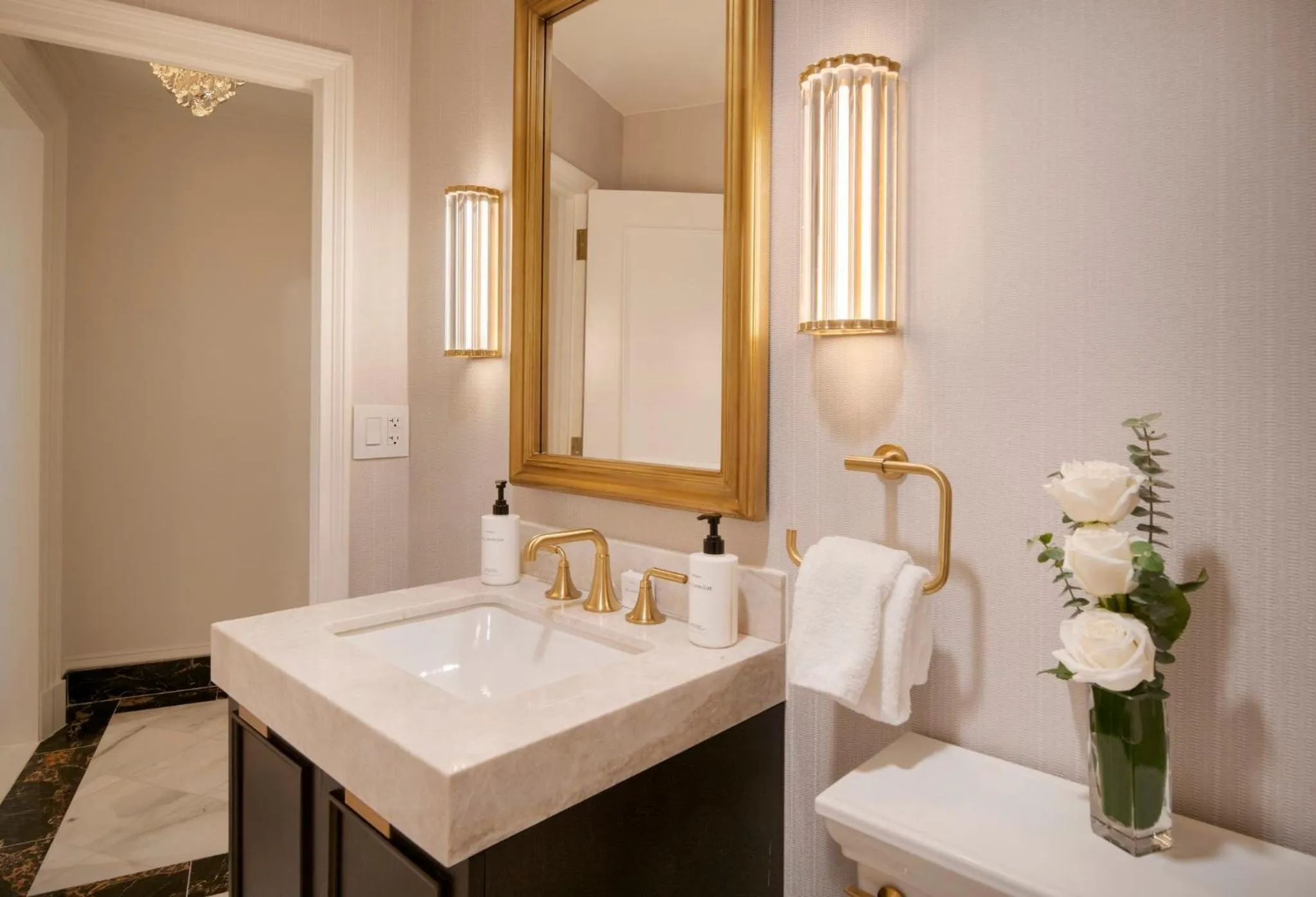 Photo of the whole room in Willard InterContinental Washington by IHG