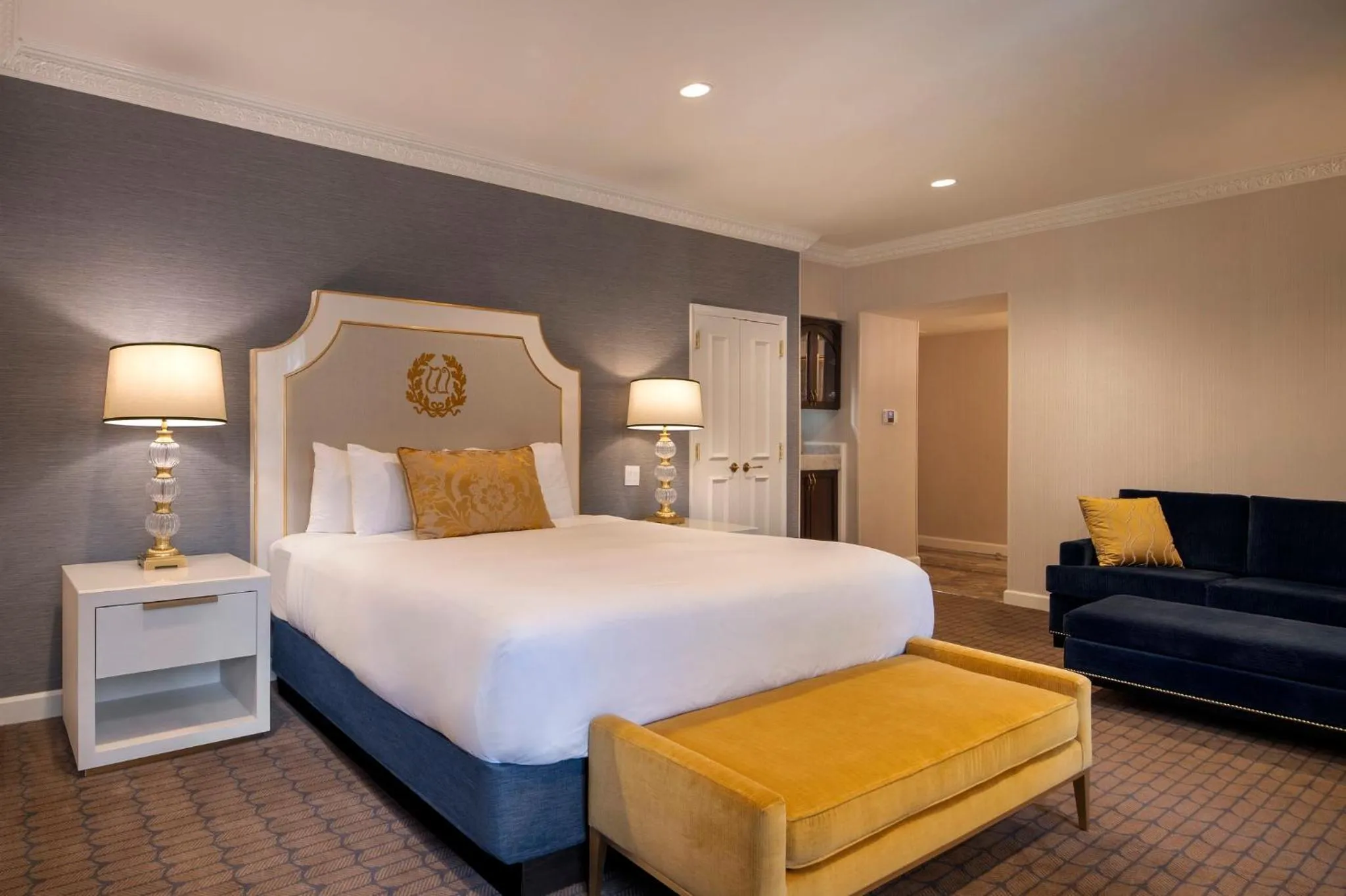 Photo of the whole room, Bed in Willard InterContinental Washington by IHG