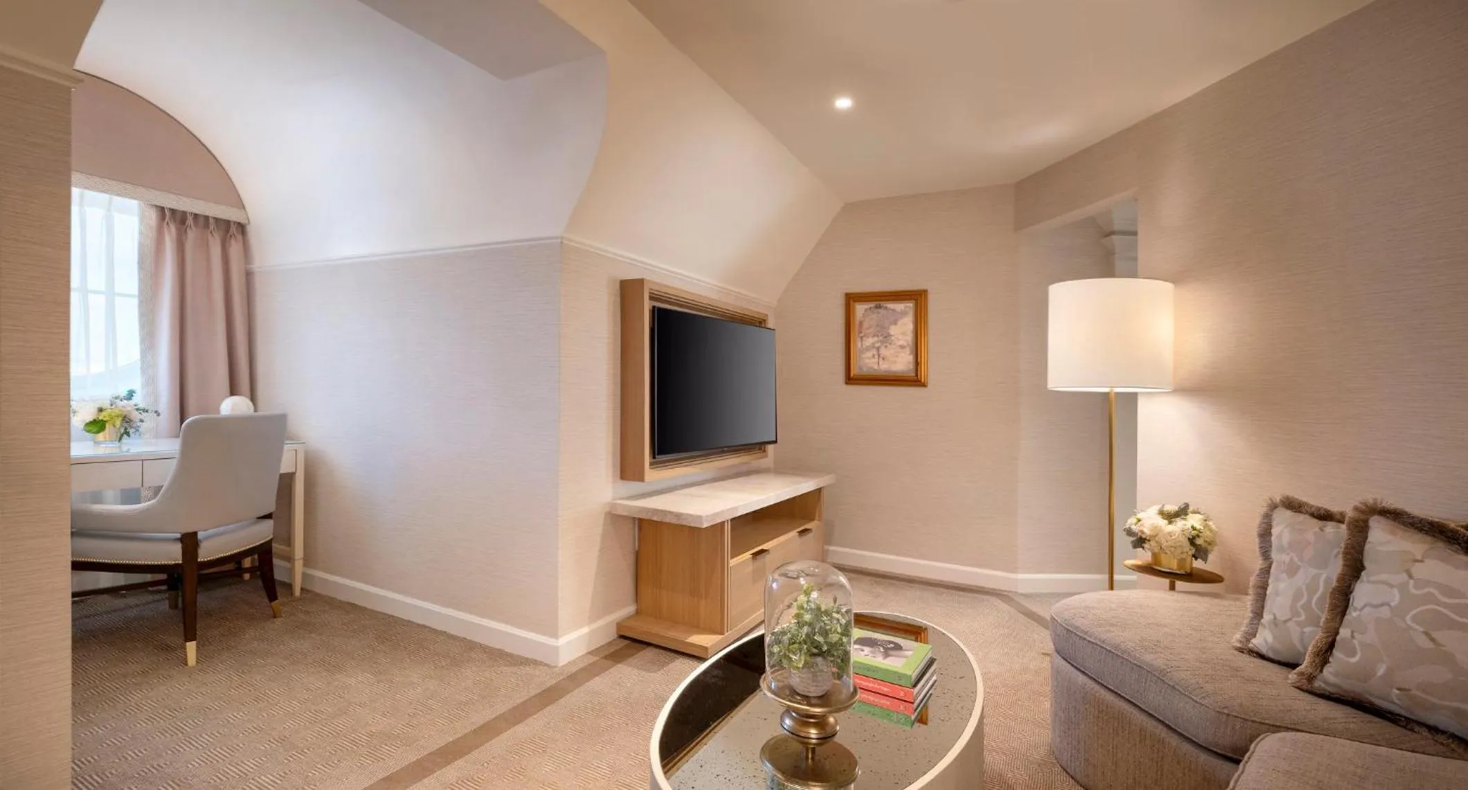 Photo of the whole room in Willard InterContinental Washington by IHG