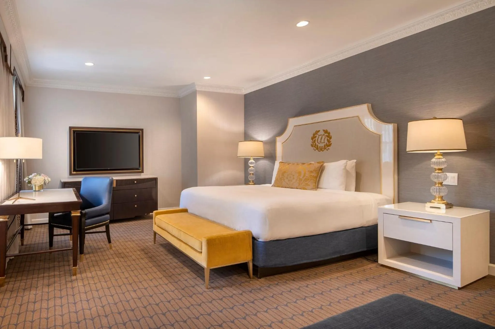 Photo of the whole room, Bed in Willard InterContinental Washington by IHG