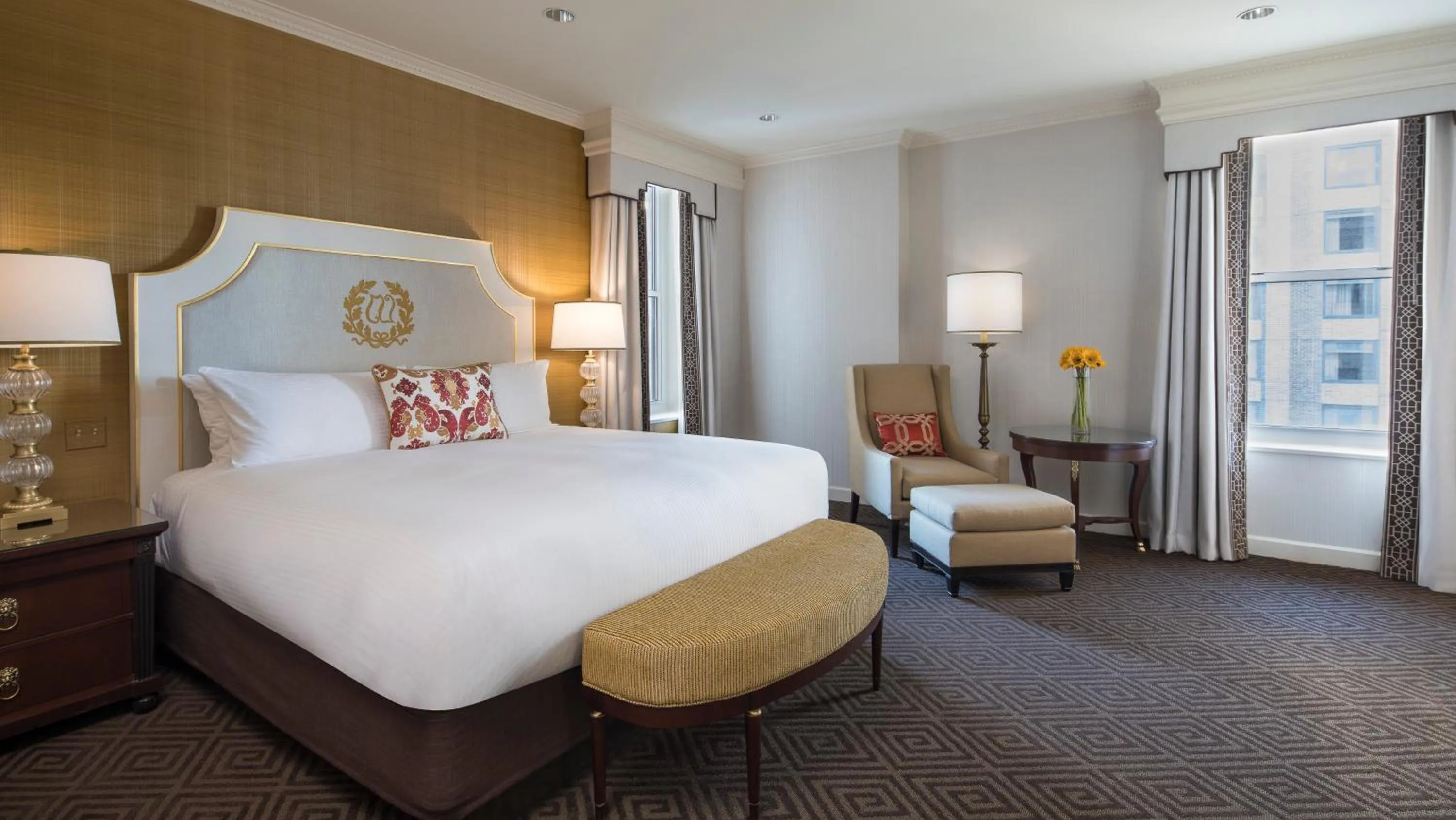 Photo of the whole room, Bed in Willard InterContinental Washington by IHG