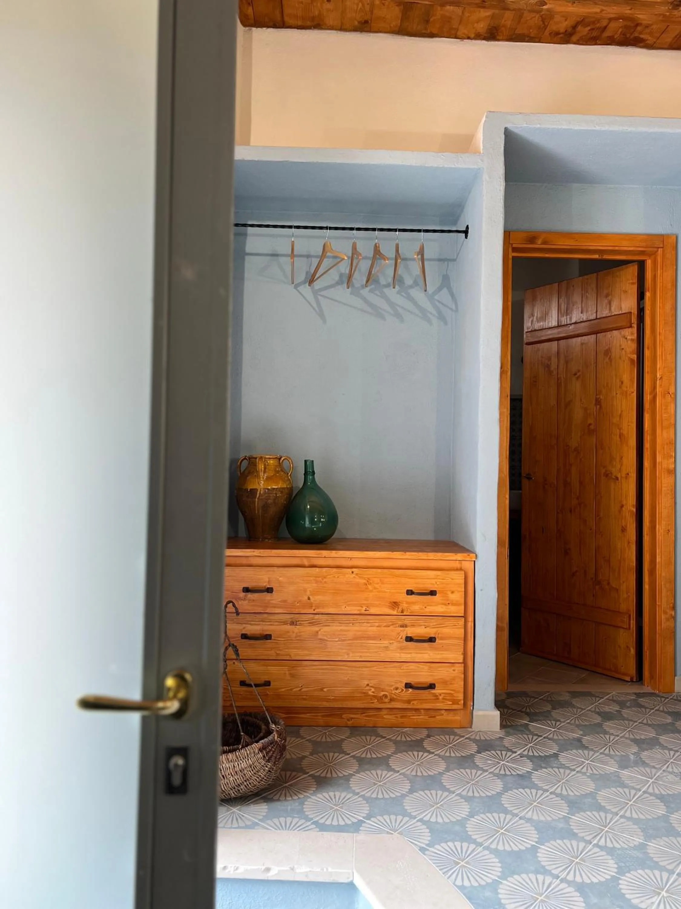 wardrobe in GarganoMareBorghi ospitalità diffusa