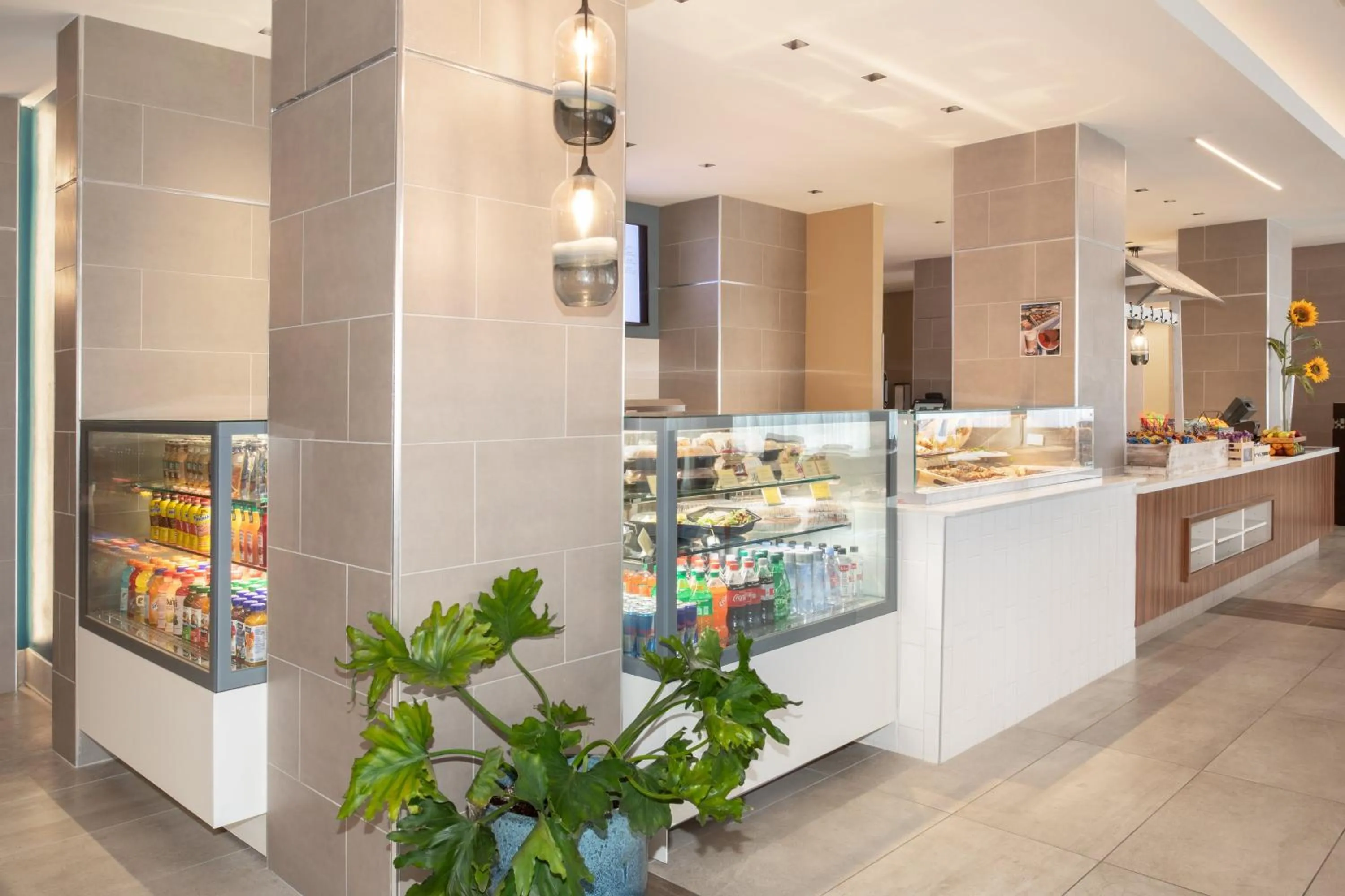 Restaurant/places to eat in Holiday Inn Los Angeles - LAX Airport by IHG