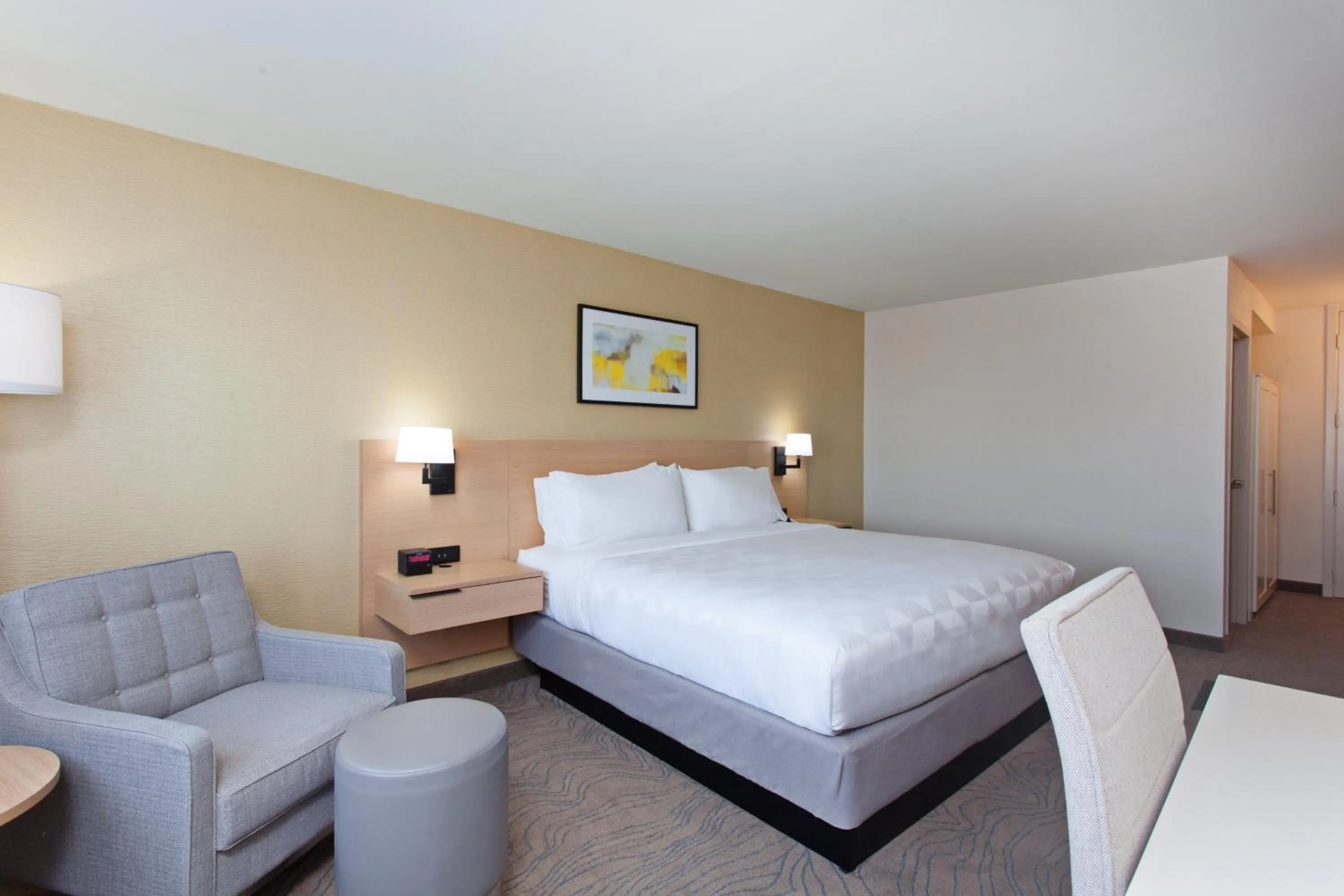 Photo of the whole room, Bed in Holiday Inn Los Angeles - LAX Airport by IHG